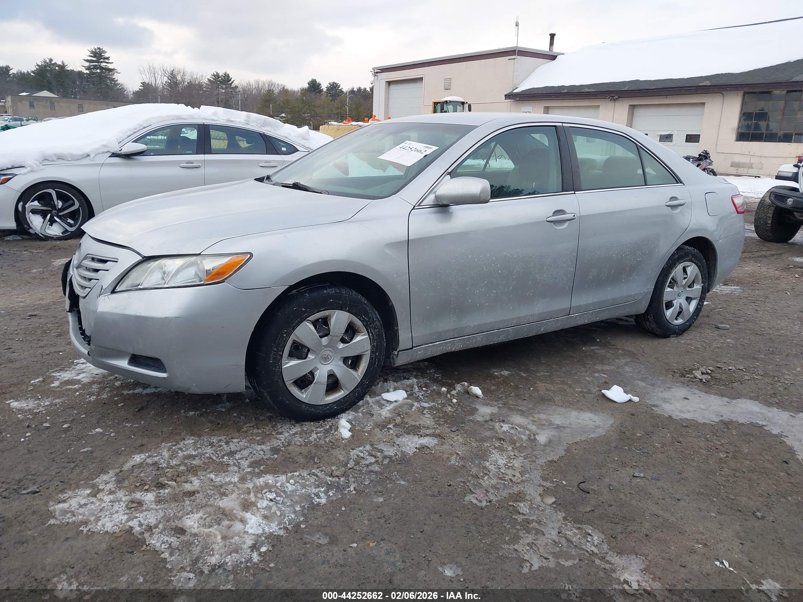 TOYOTA CAMRY image 2