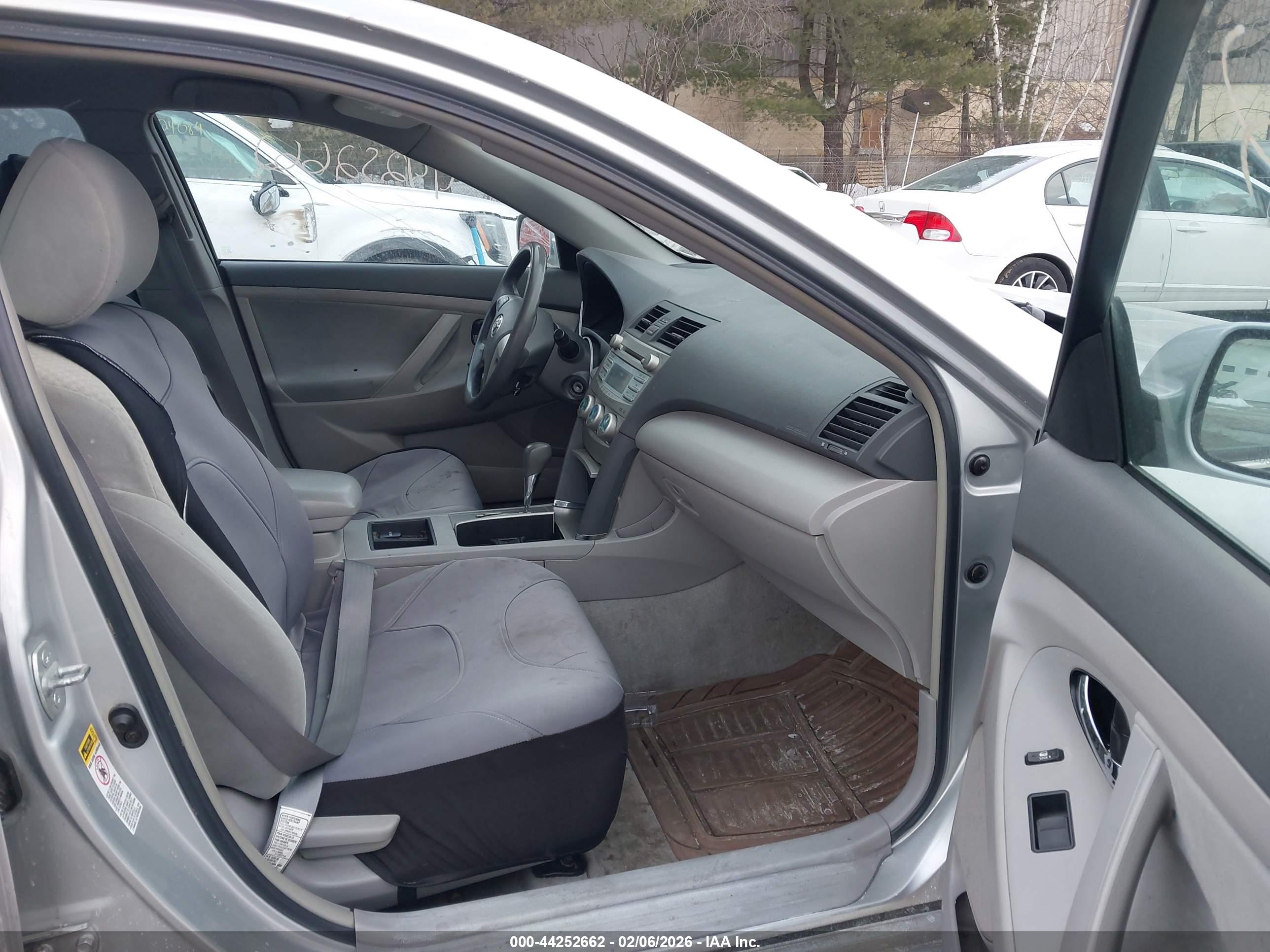 TOYOTA CAMRY image 5
