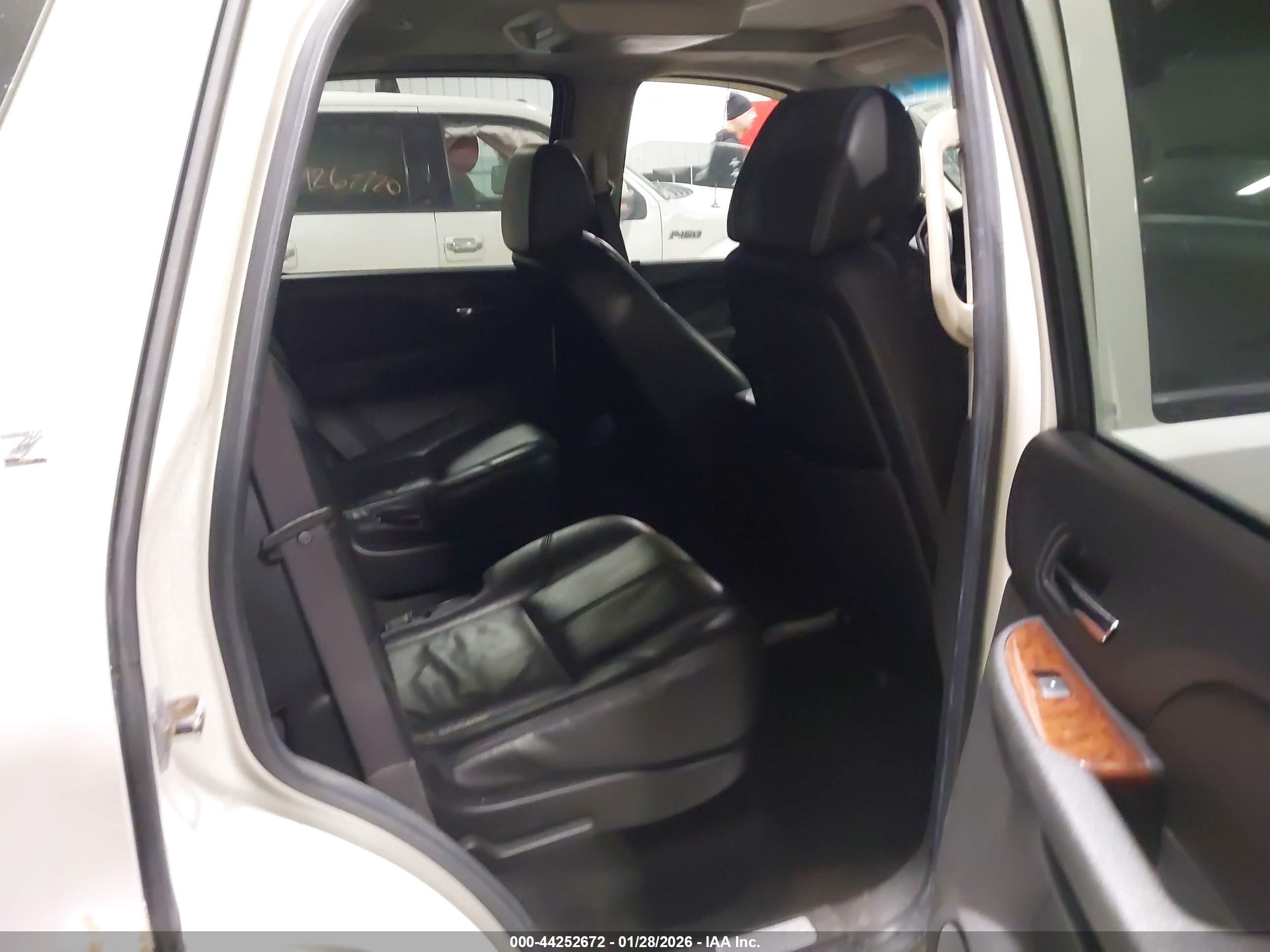 CHEVROLET TAHOE image 8