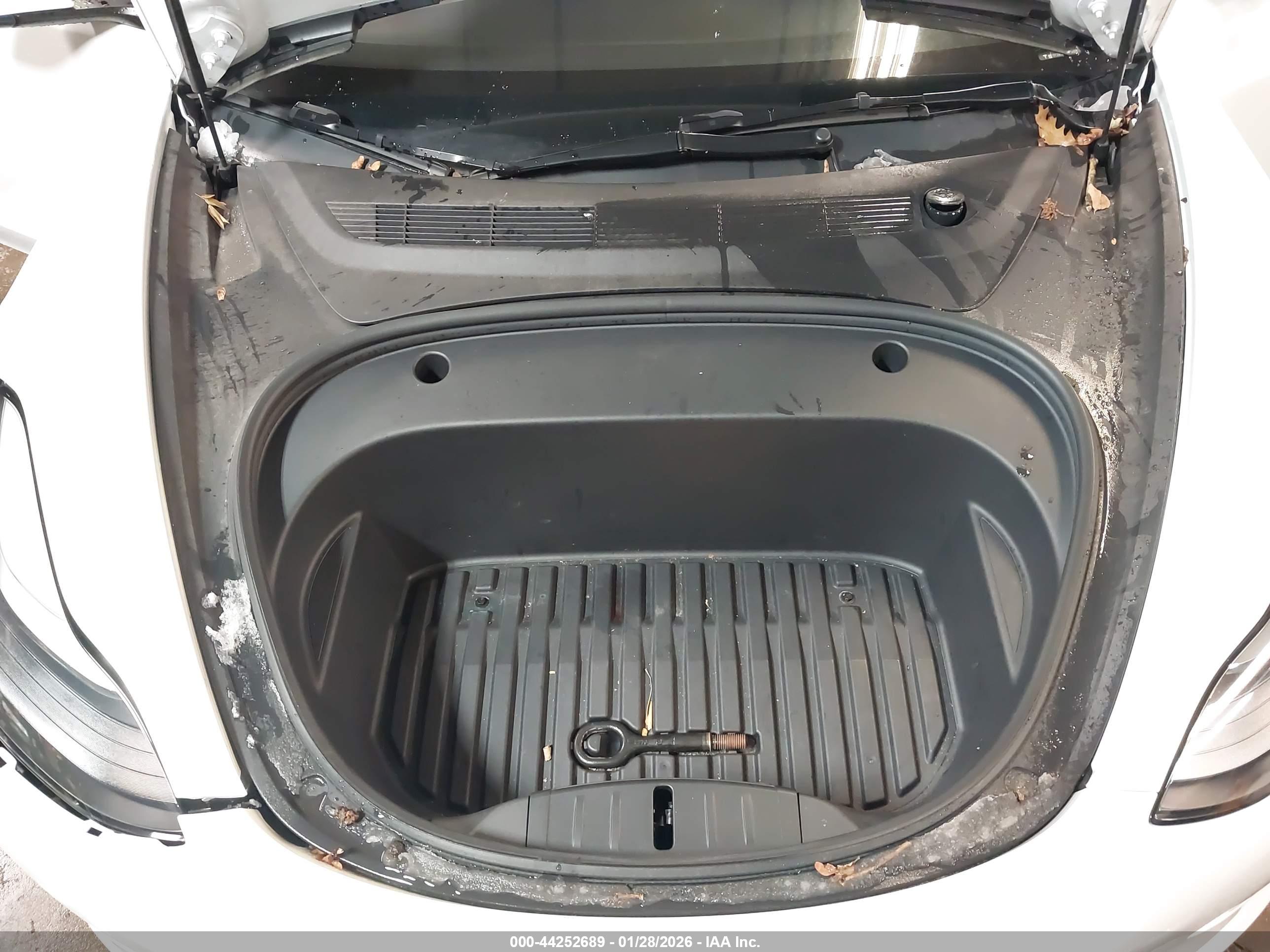 TESLA MODEL image 10