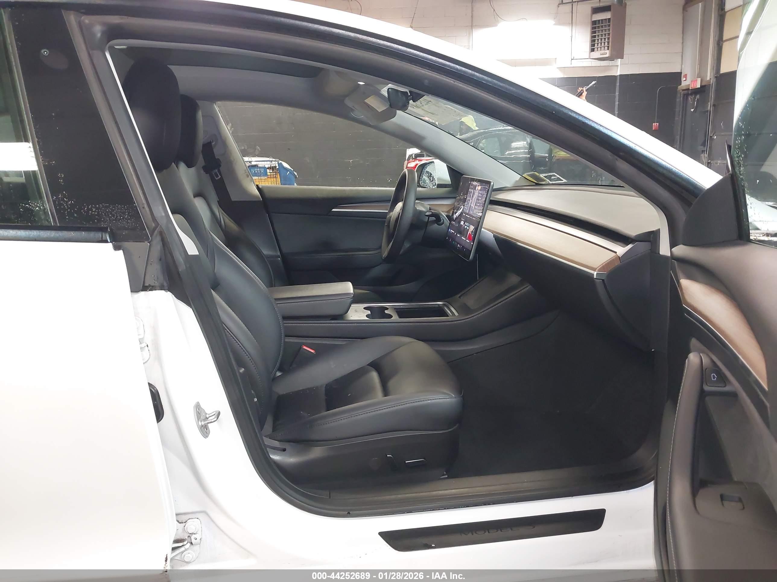 TESLA MODEL image 5