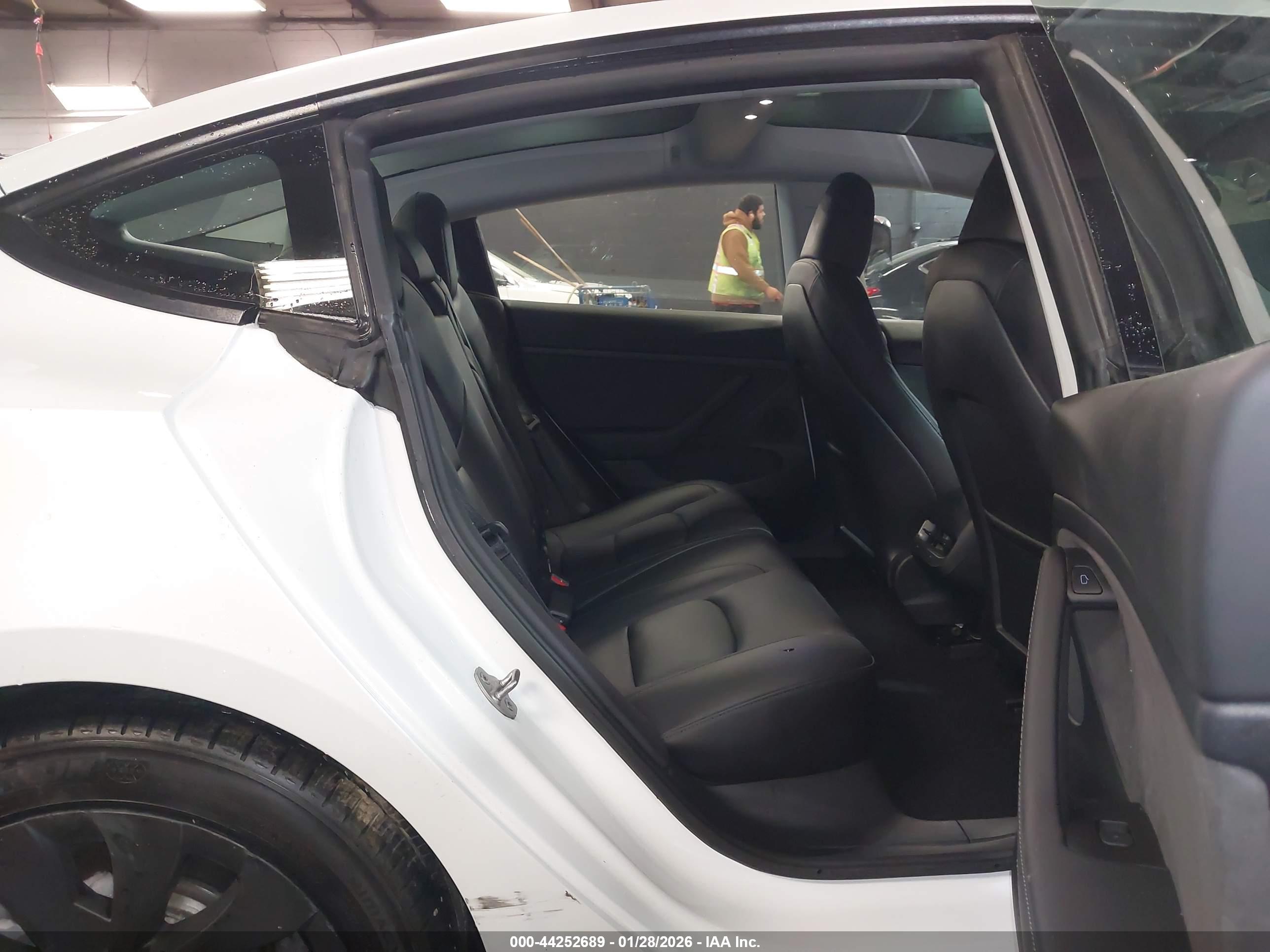 TESLA MODEL image 8