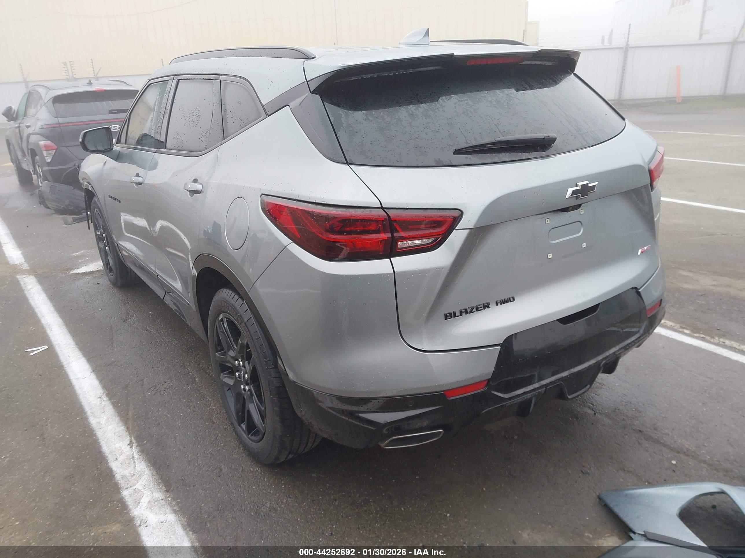 CHEVROLET BLAZER image 3