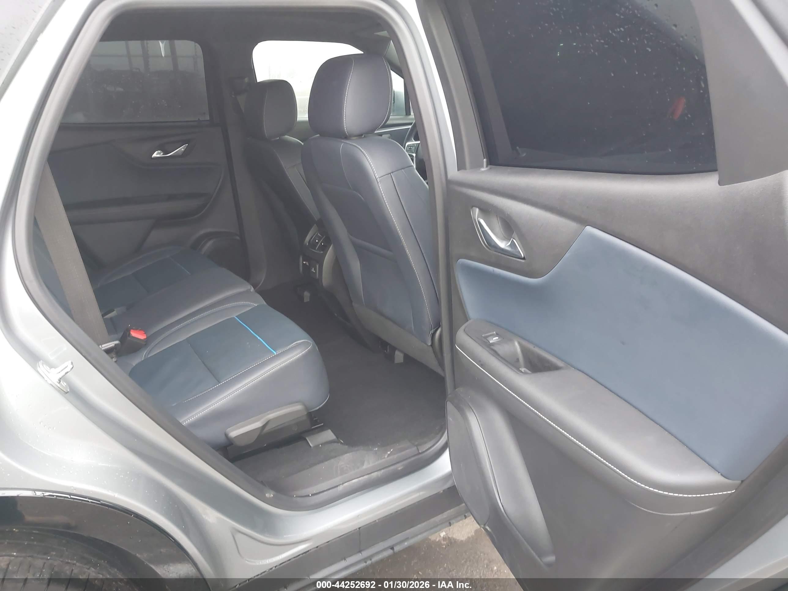 CHEVROLET BLAZER image 8