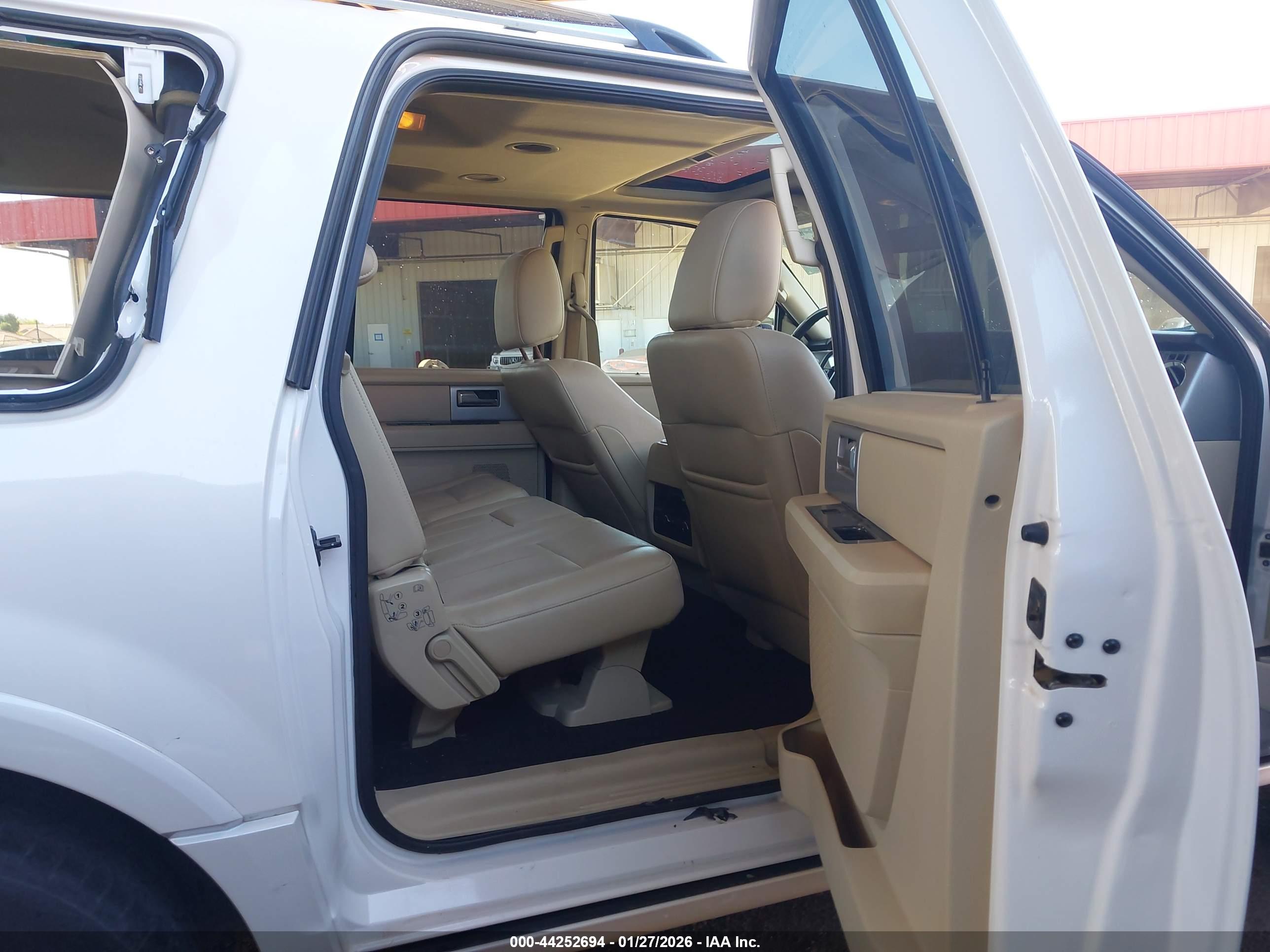 FORD EXPEDITION image 8