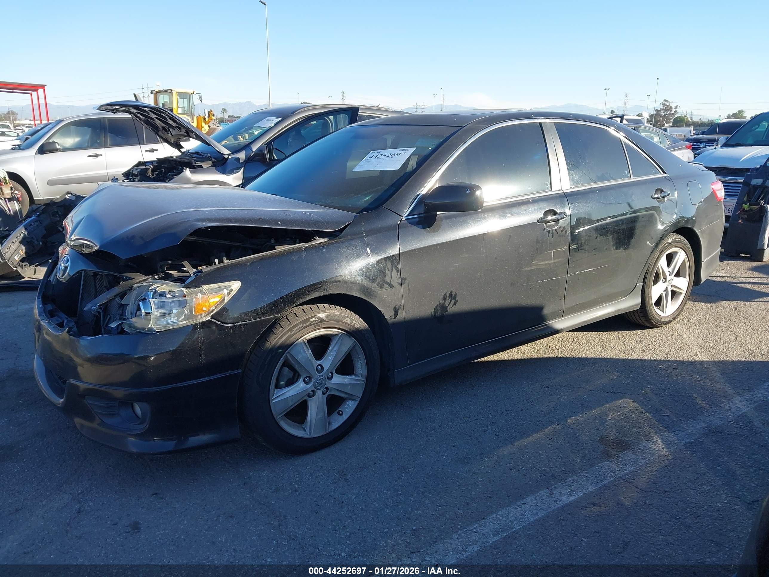 TOYOTA CAMRY image 2