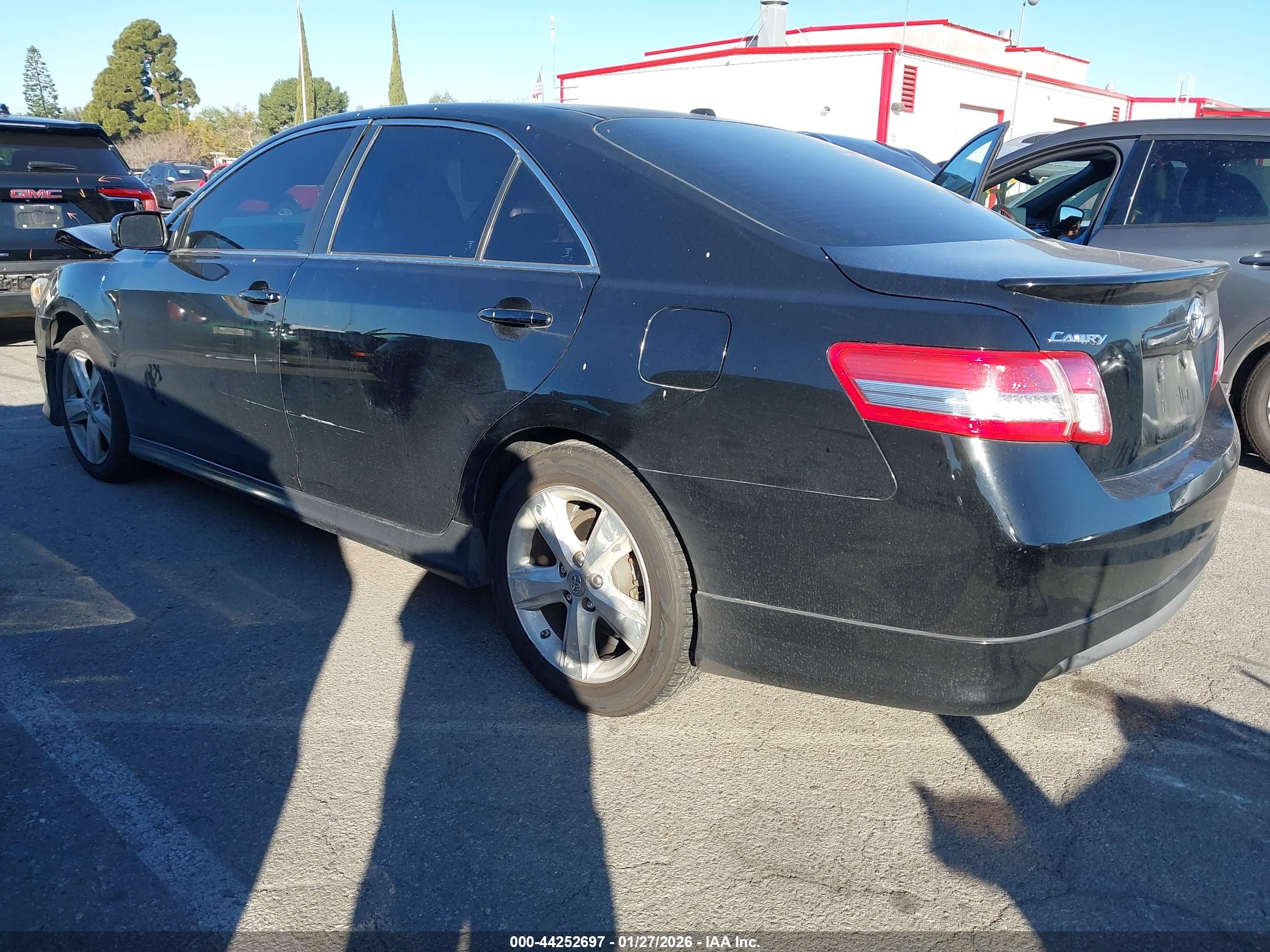 TOYOTA CAMRY image 3