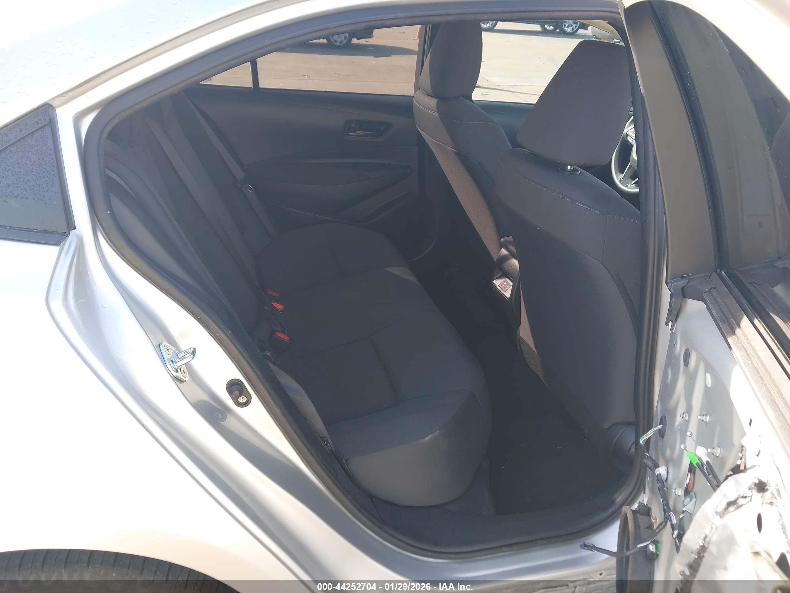 TOYOTA COROLLA image 8