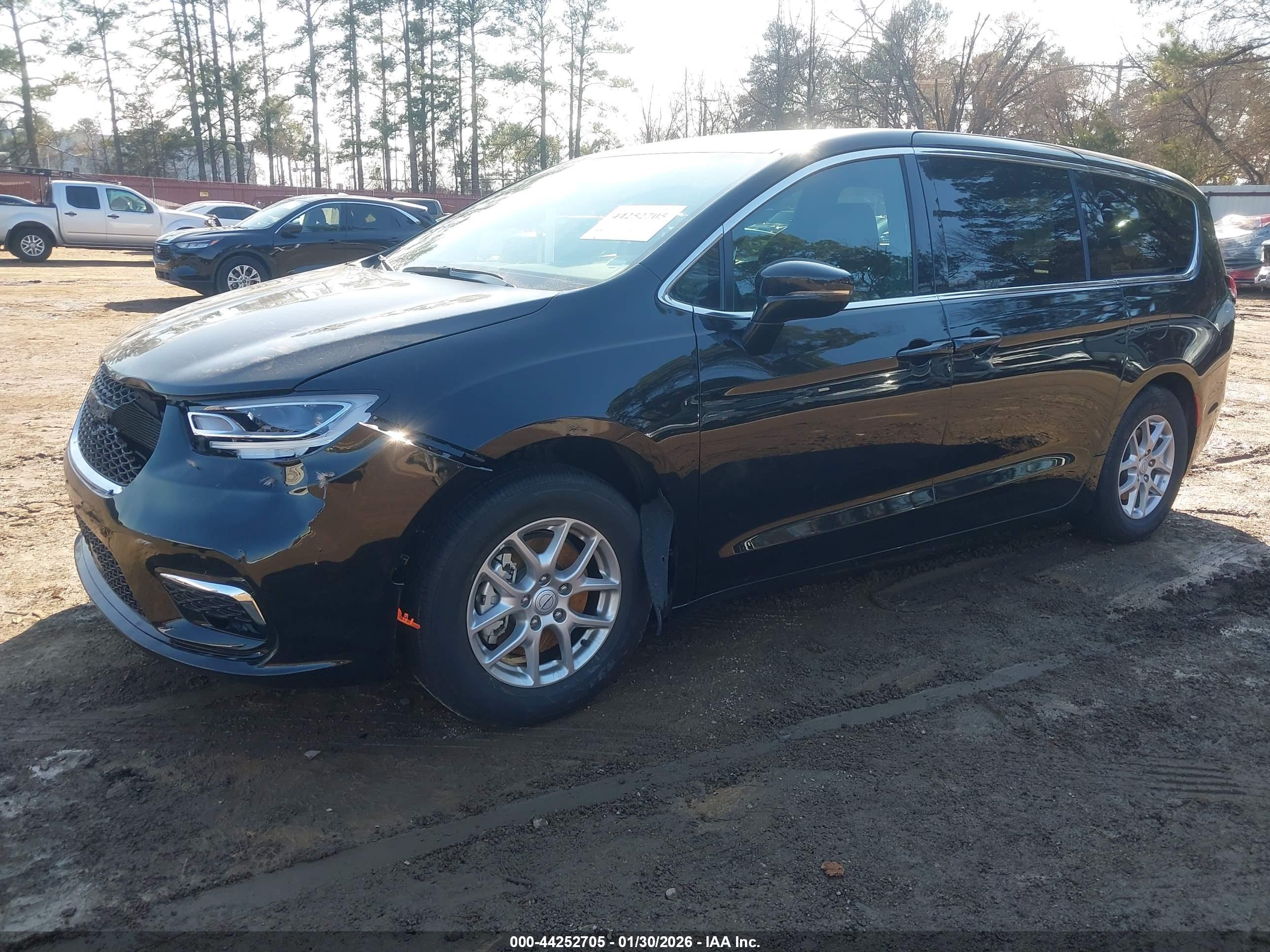 CHRYSLER PACIFICA image 2