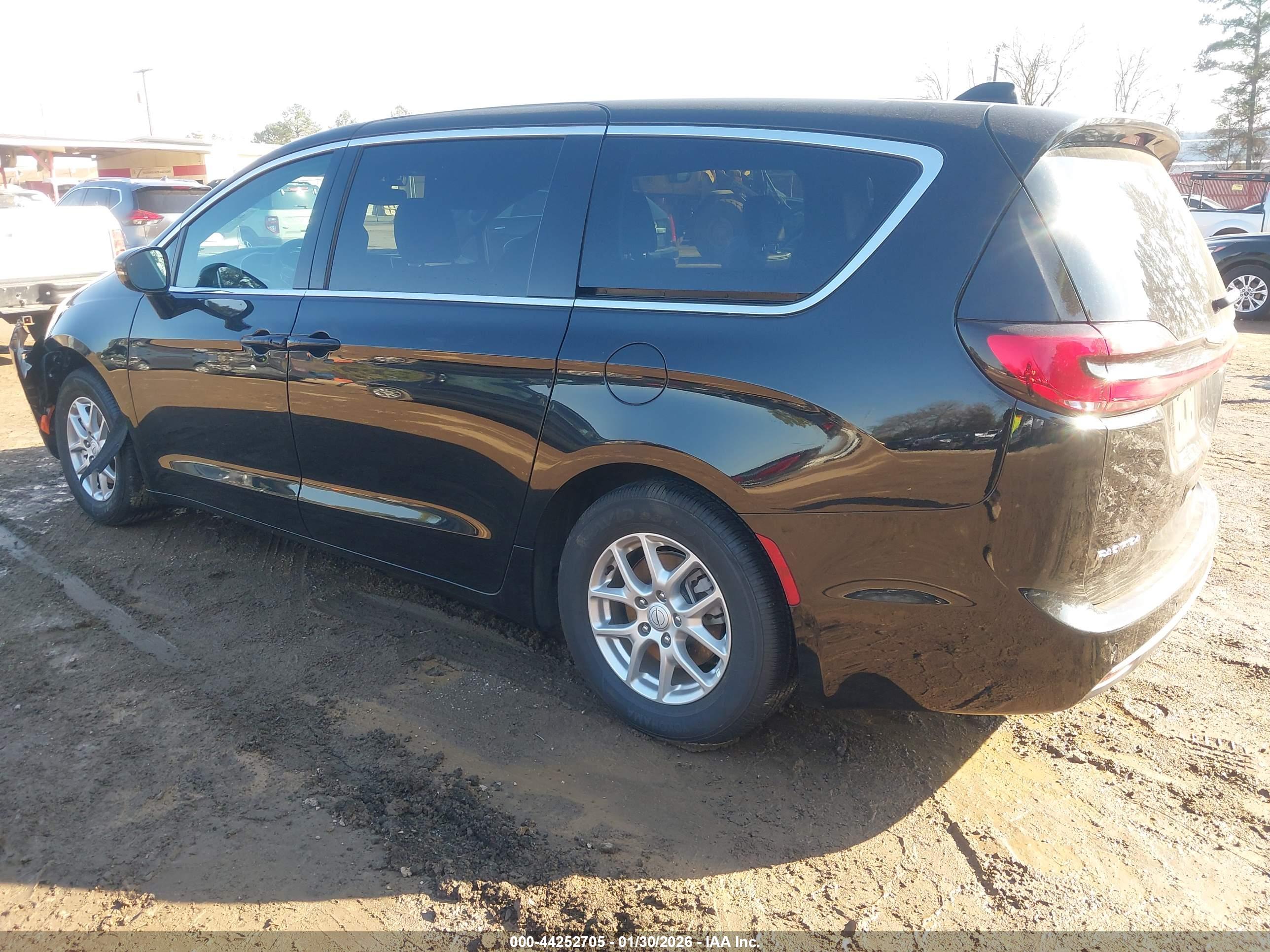 CHRYSLER PACIFICA image 3