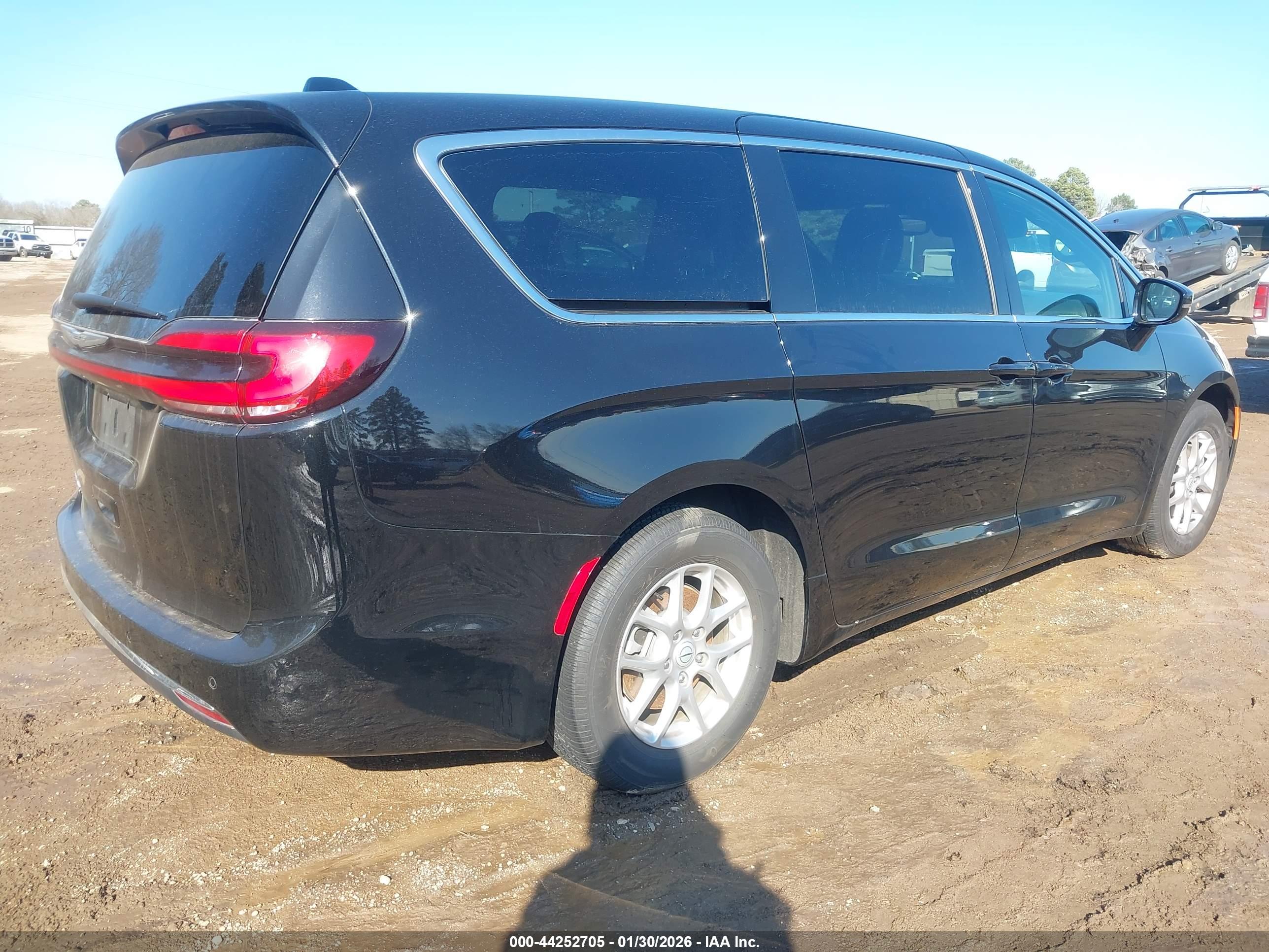 CHRYSLER PACIFICA image 4