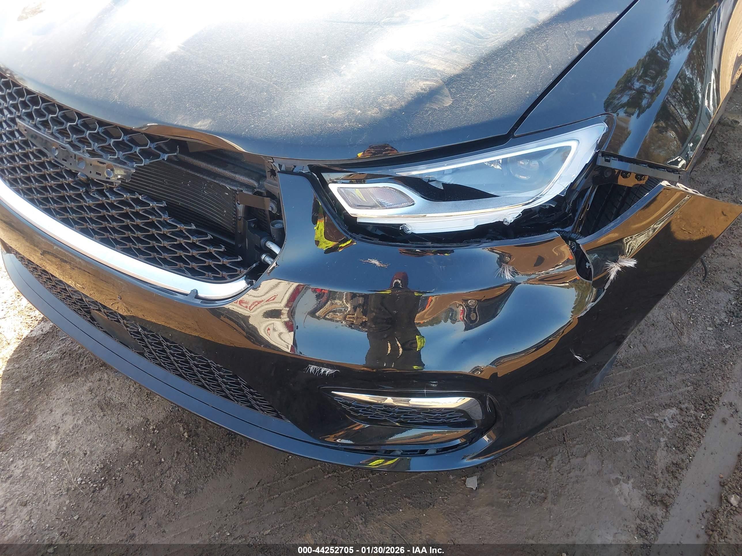 CHRYSLER PACIFICA image 6