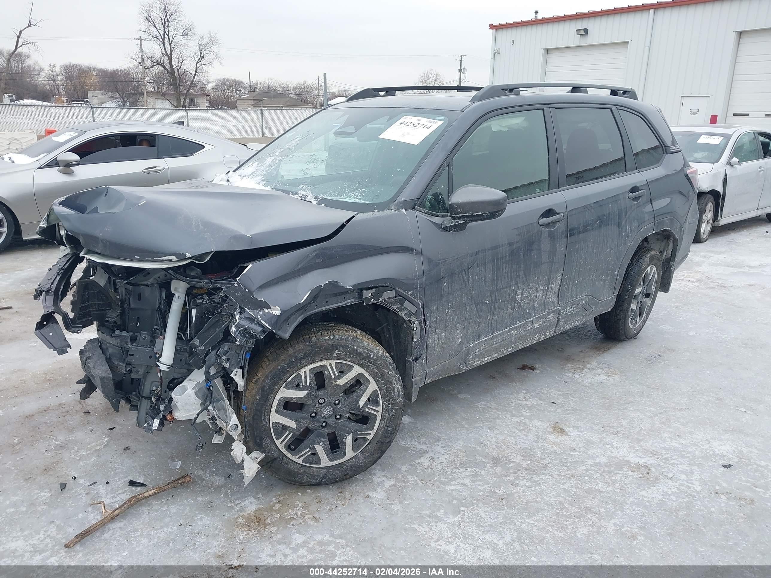 SUBARU FORESTER image 2