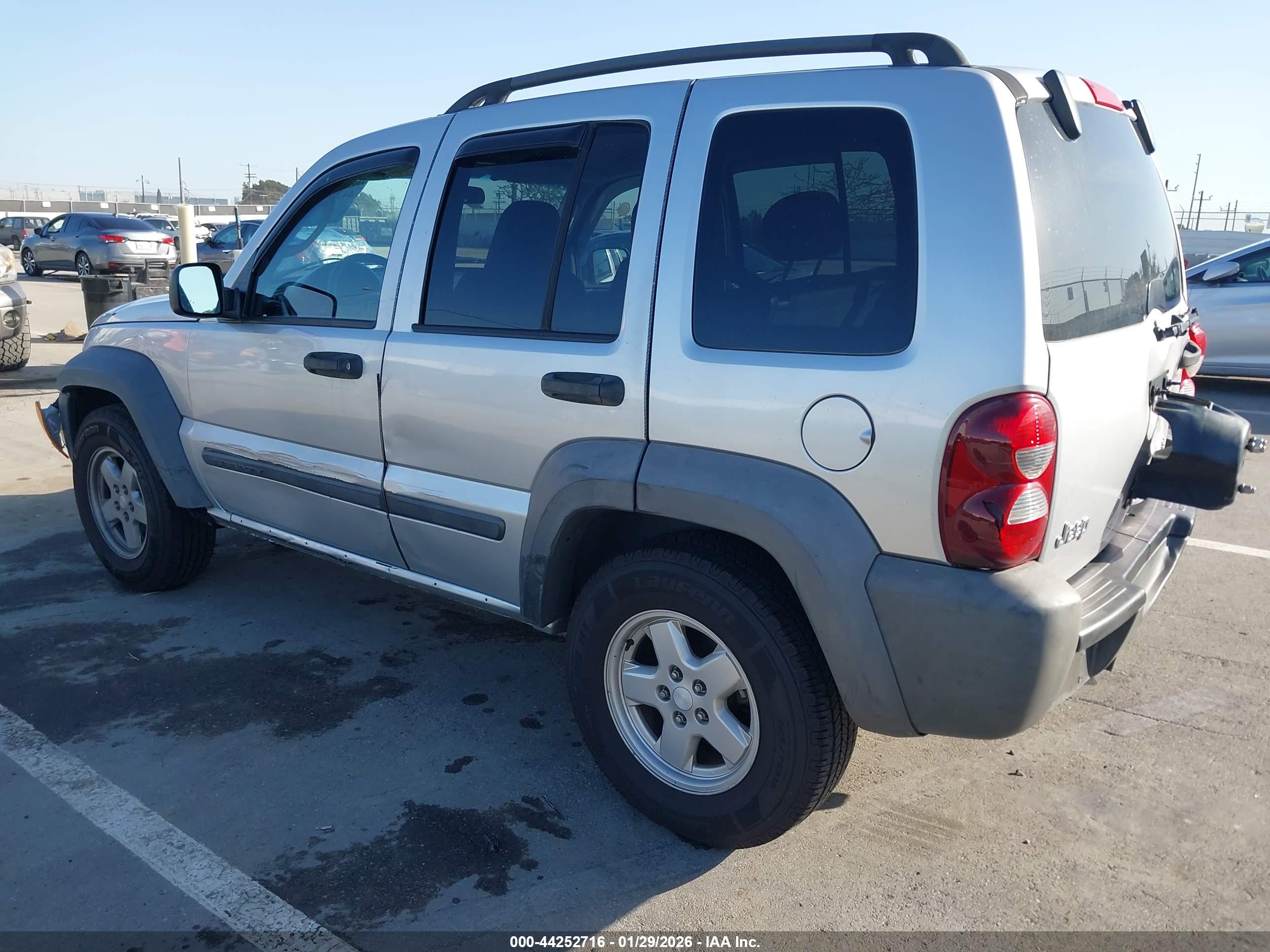 JEEP LIBERTY image 3