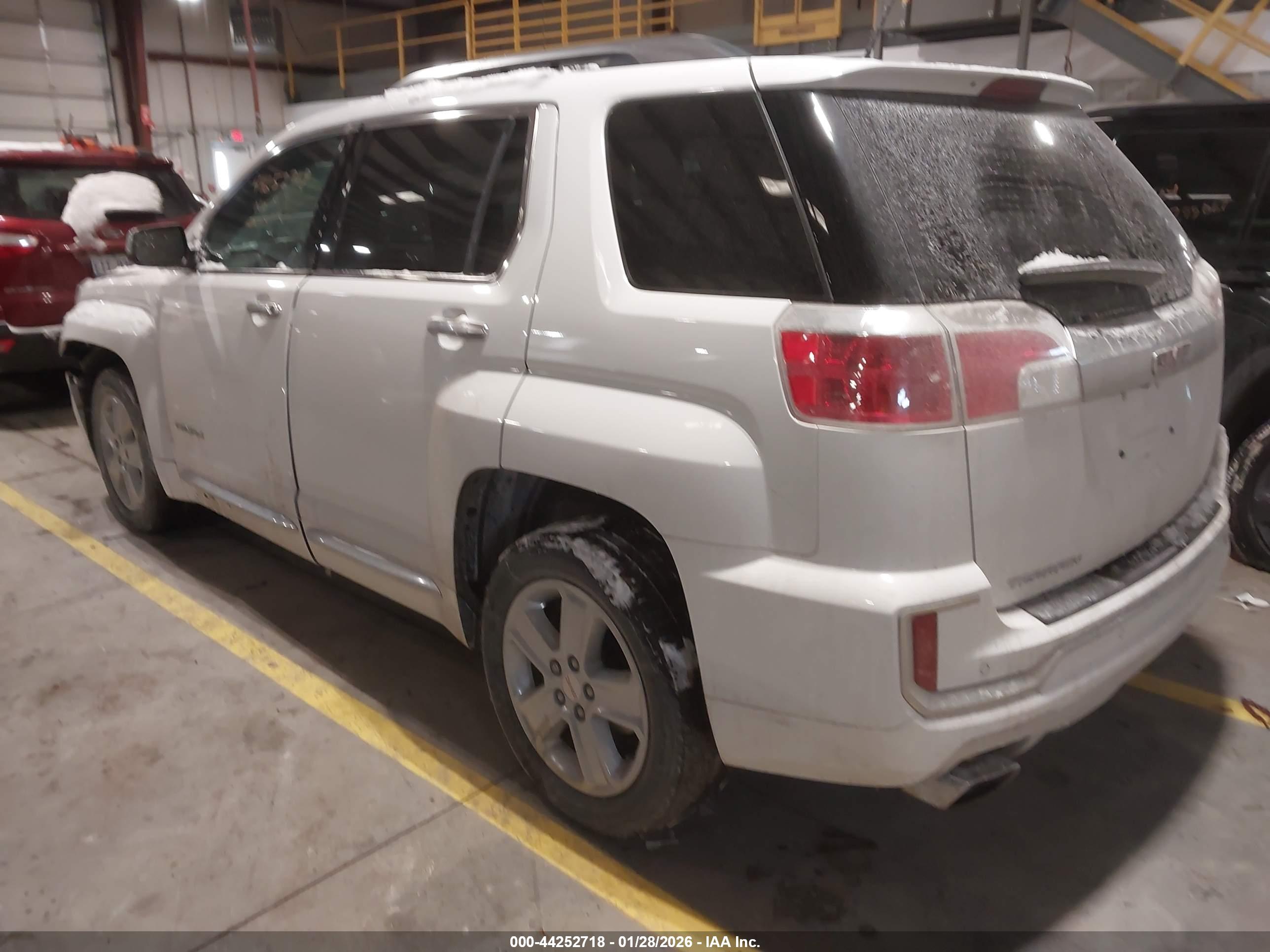 GMC TERRAIN image 3