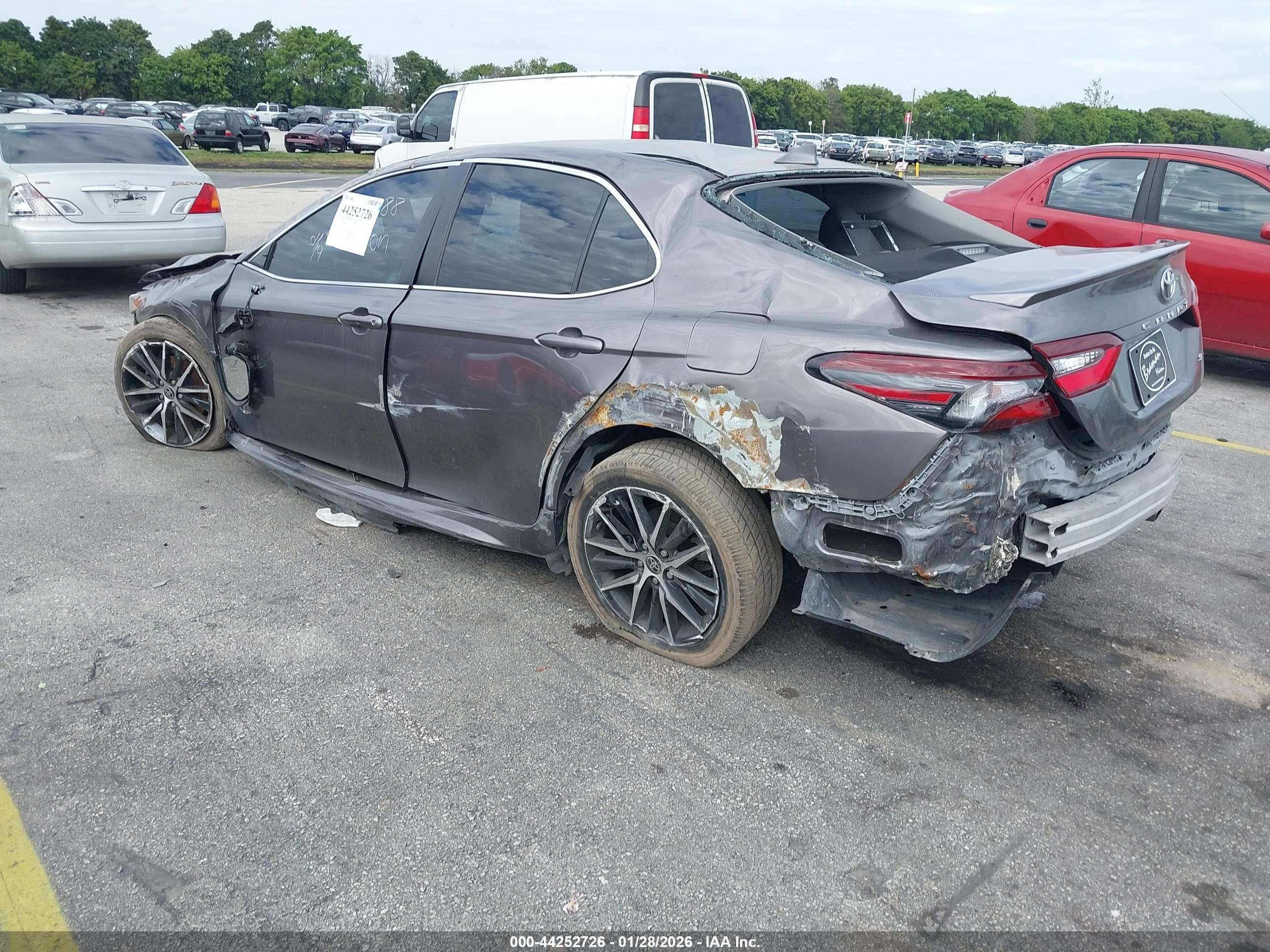 TOYOTA CAMRY image 3