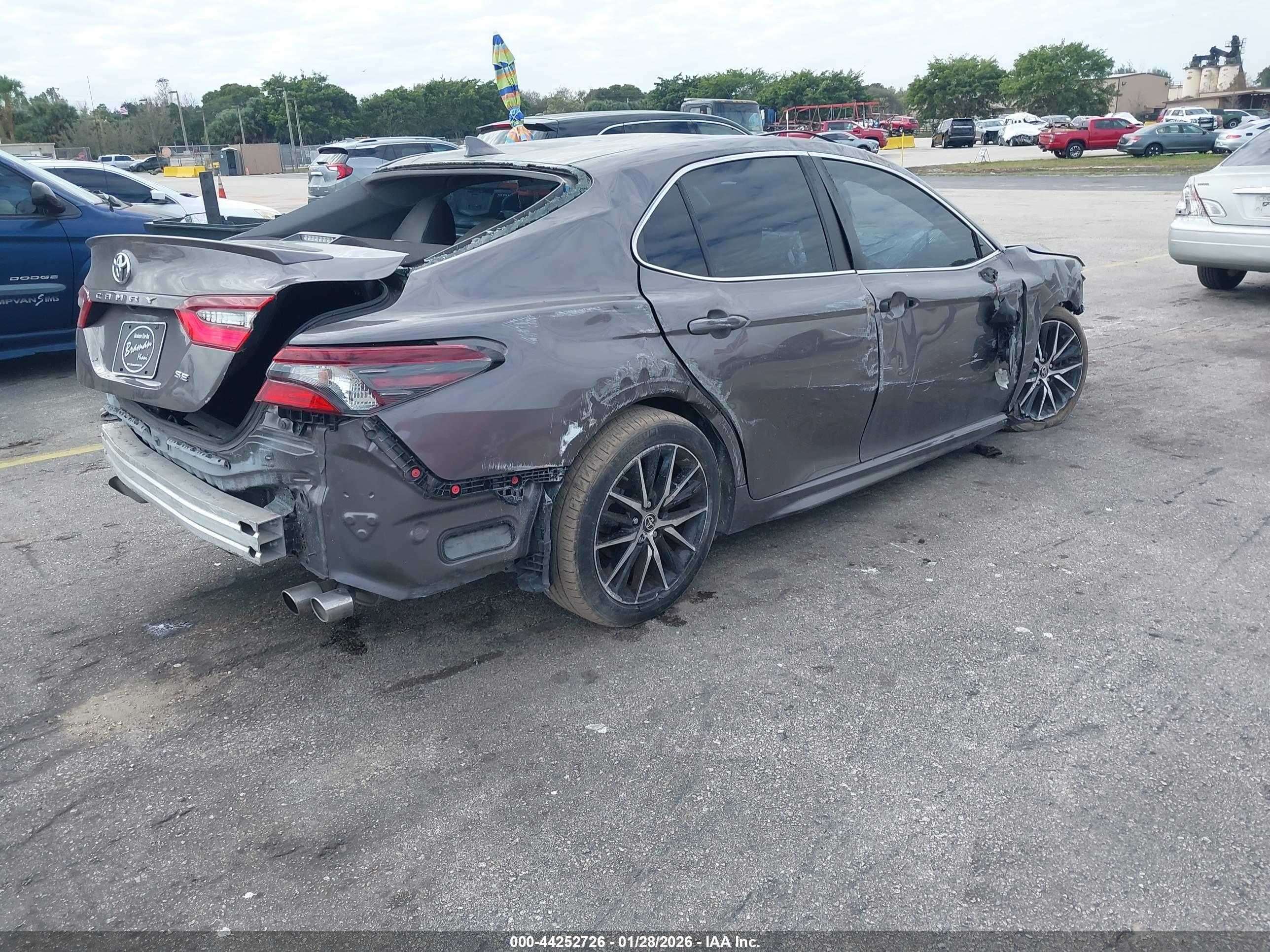 TOYOTA CAMRY image 4
