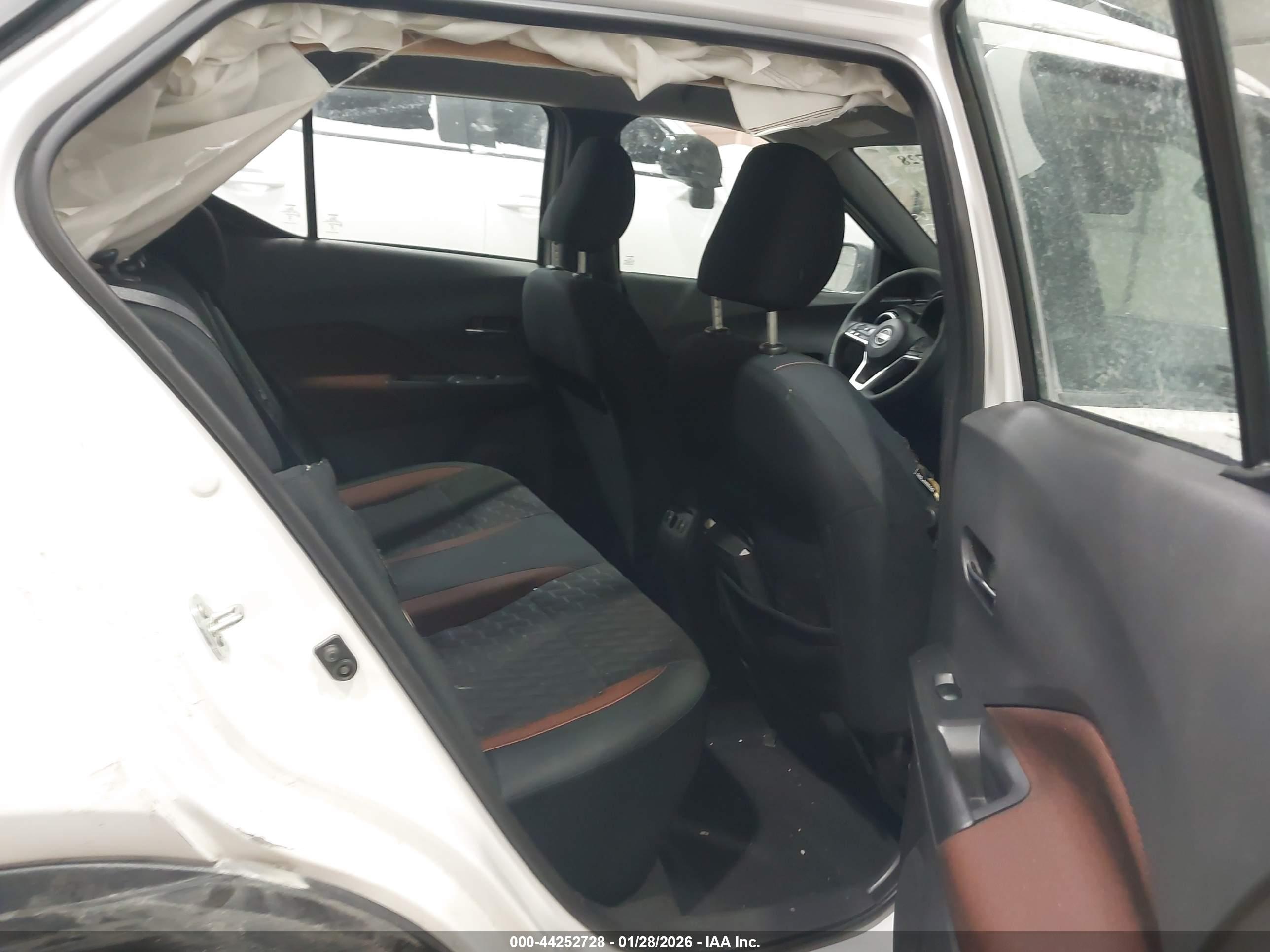 NISSAN KICKS image 8
