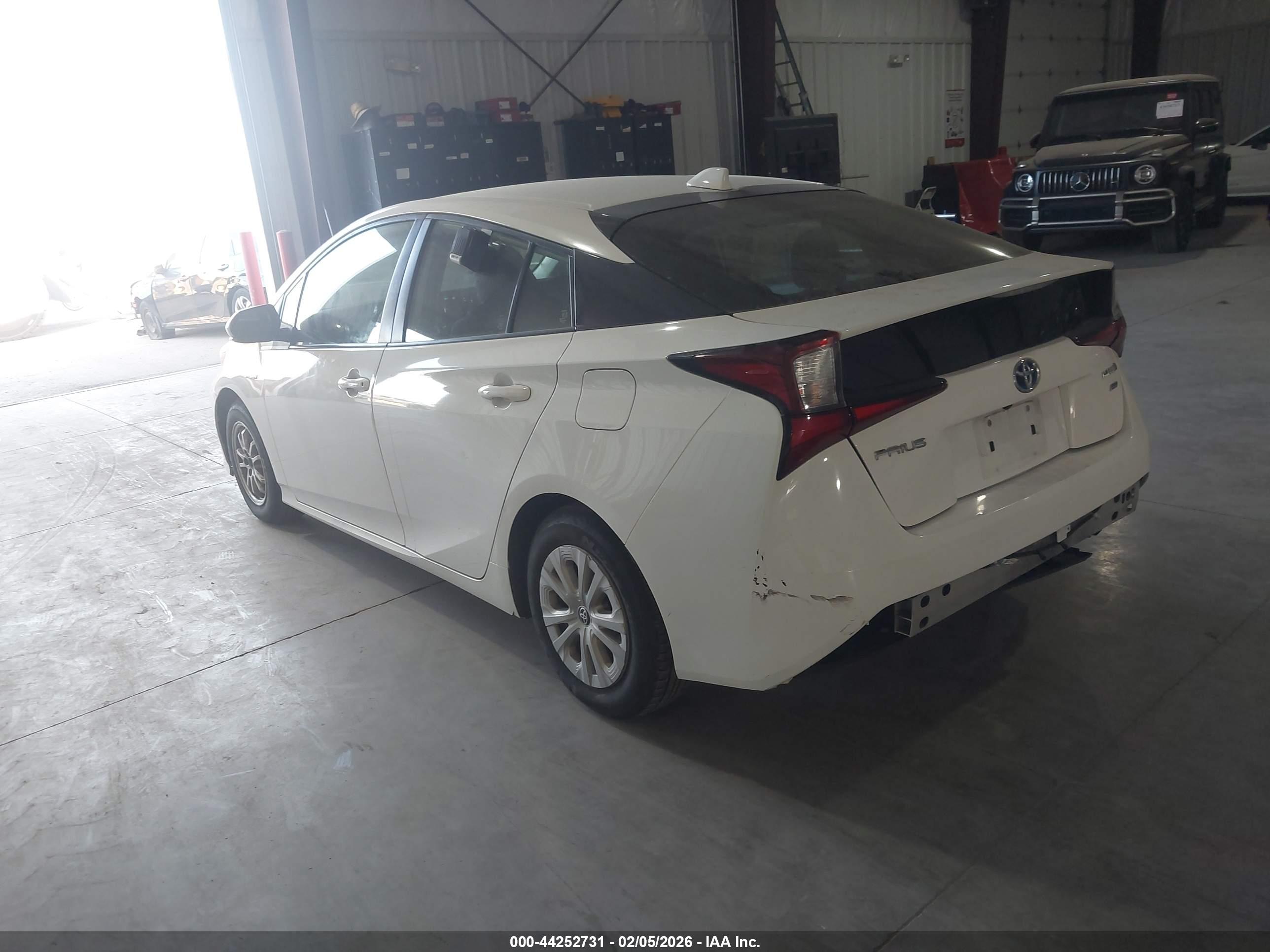 TOYOTA PRIUS image 3