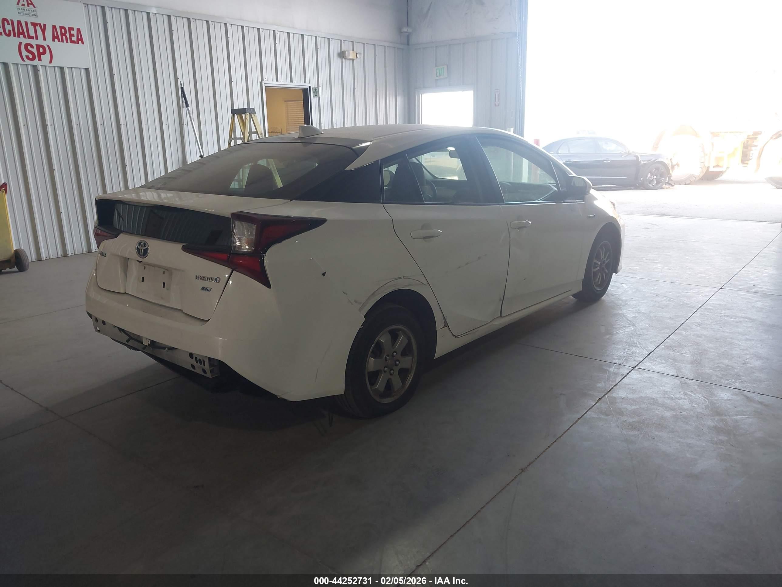 TOYOTA PRIUS image 4