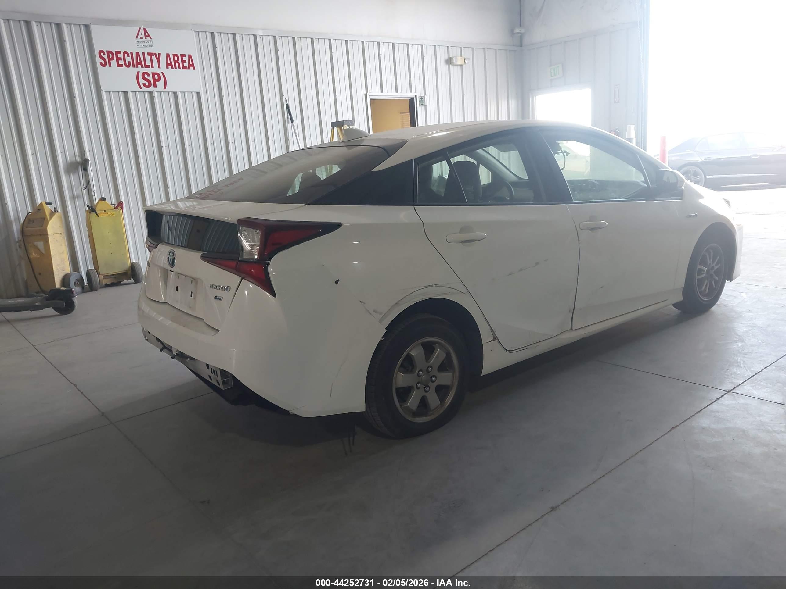 TOYOTA PRIUS image 6