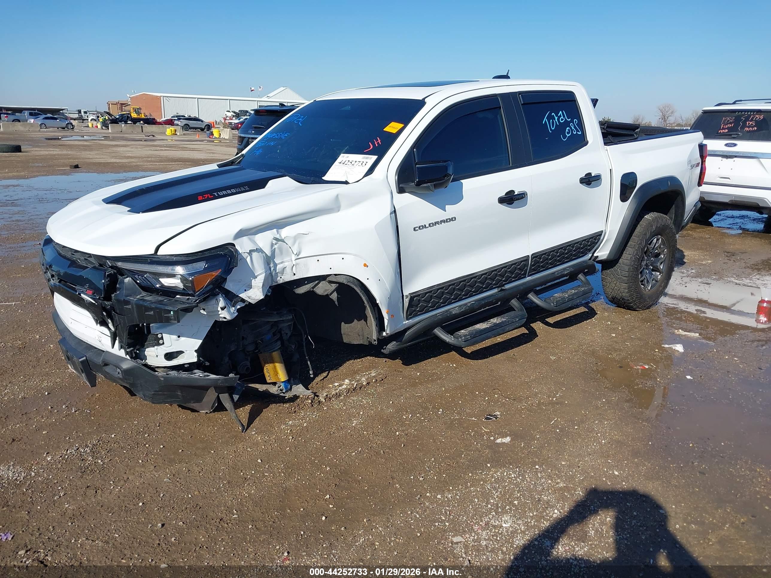 CHEVROLET COLORADO image 2