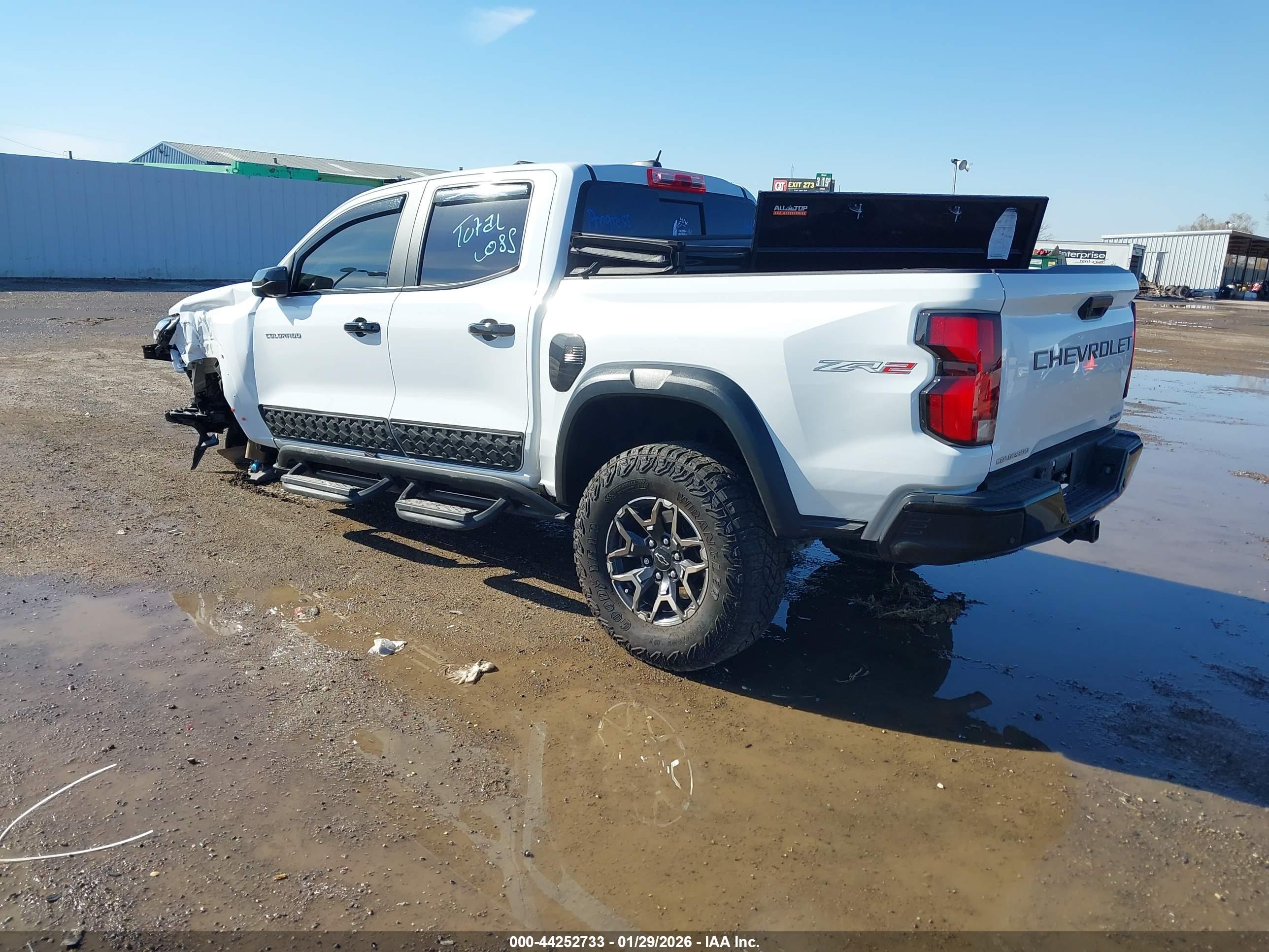 CHEVROLET COLORADO image 3