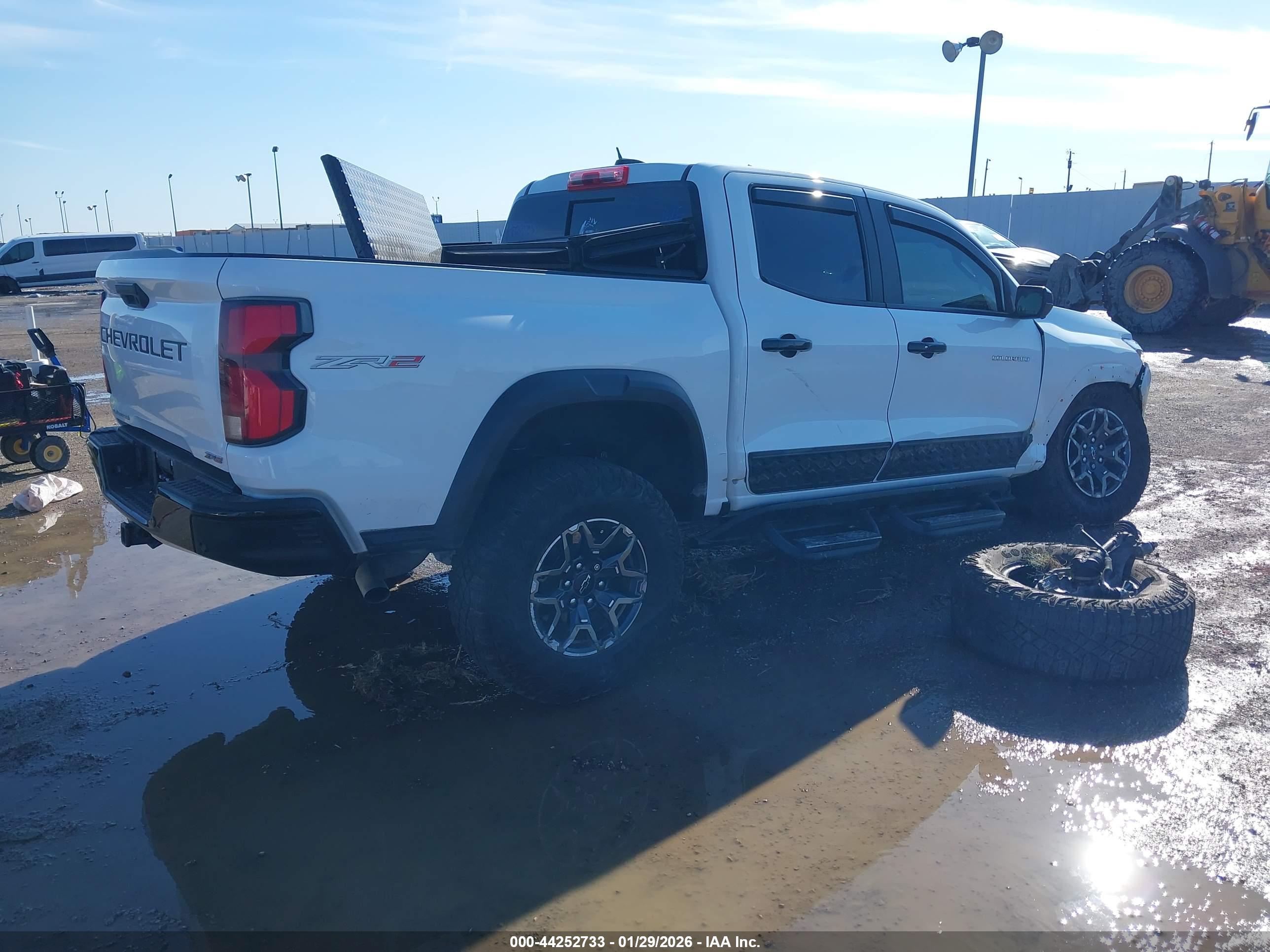 CHEVROLET COLORADO image 4