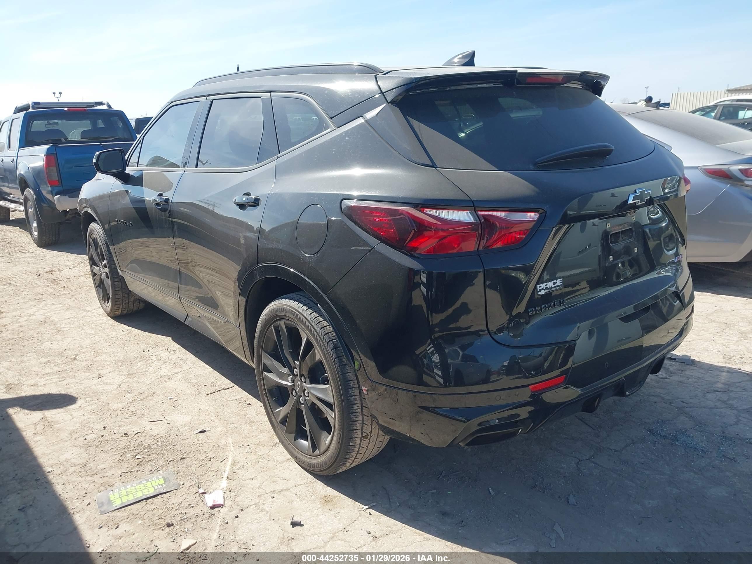 CHEVROLET BLAZER image 3