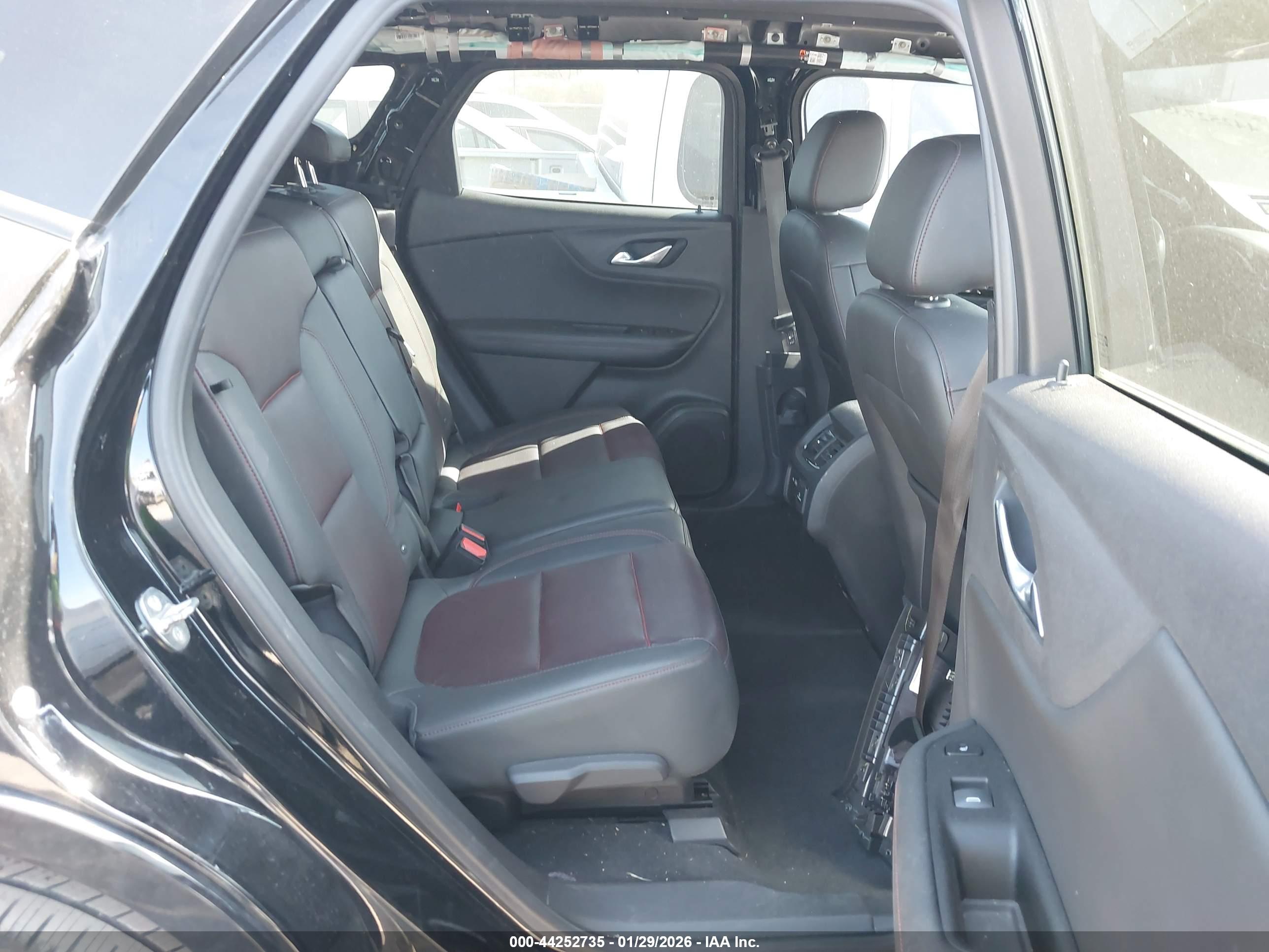 CHEVROLET BLAZER image 8