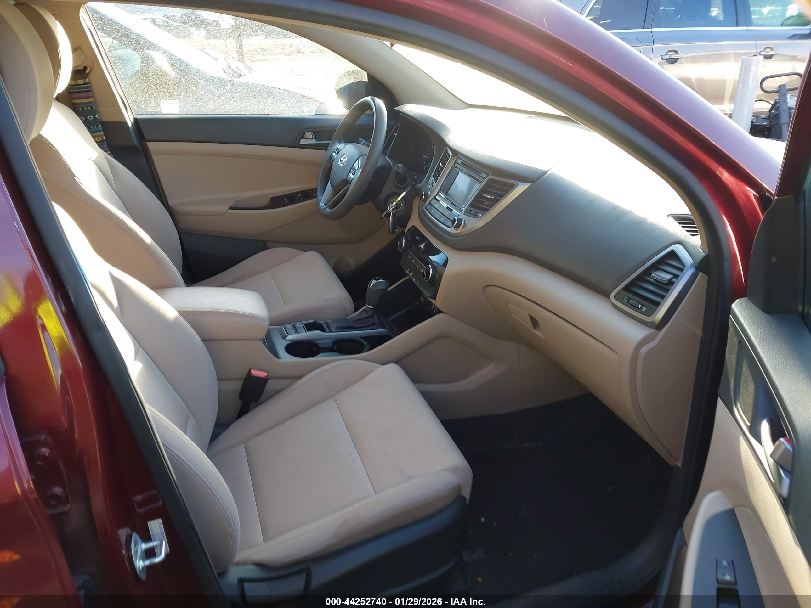 HYUNDAI TUCSON image 5