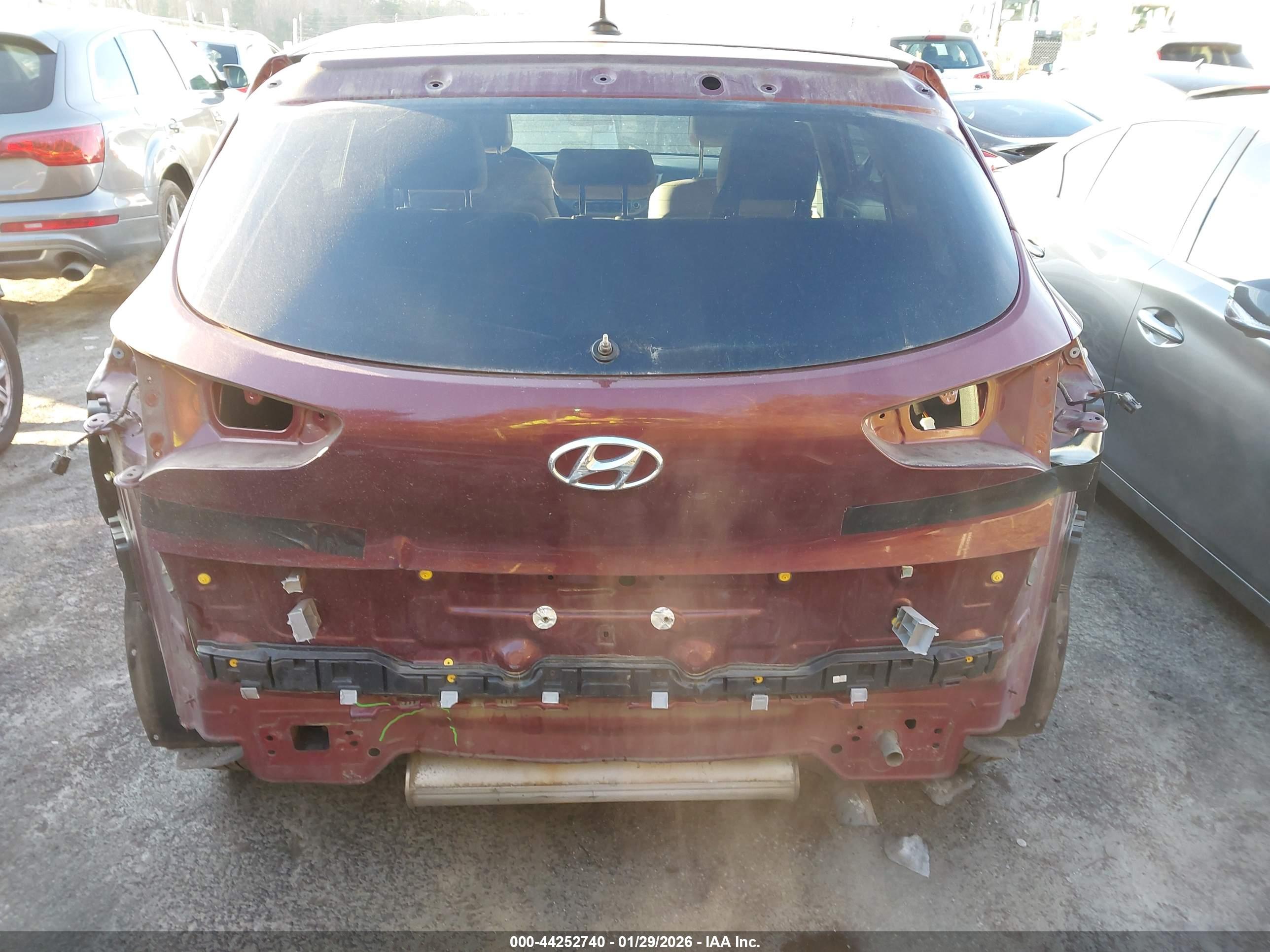 HYUNDAI TUCSON image 6