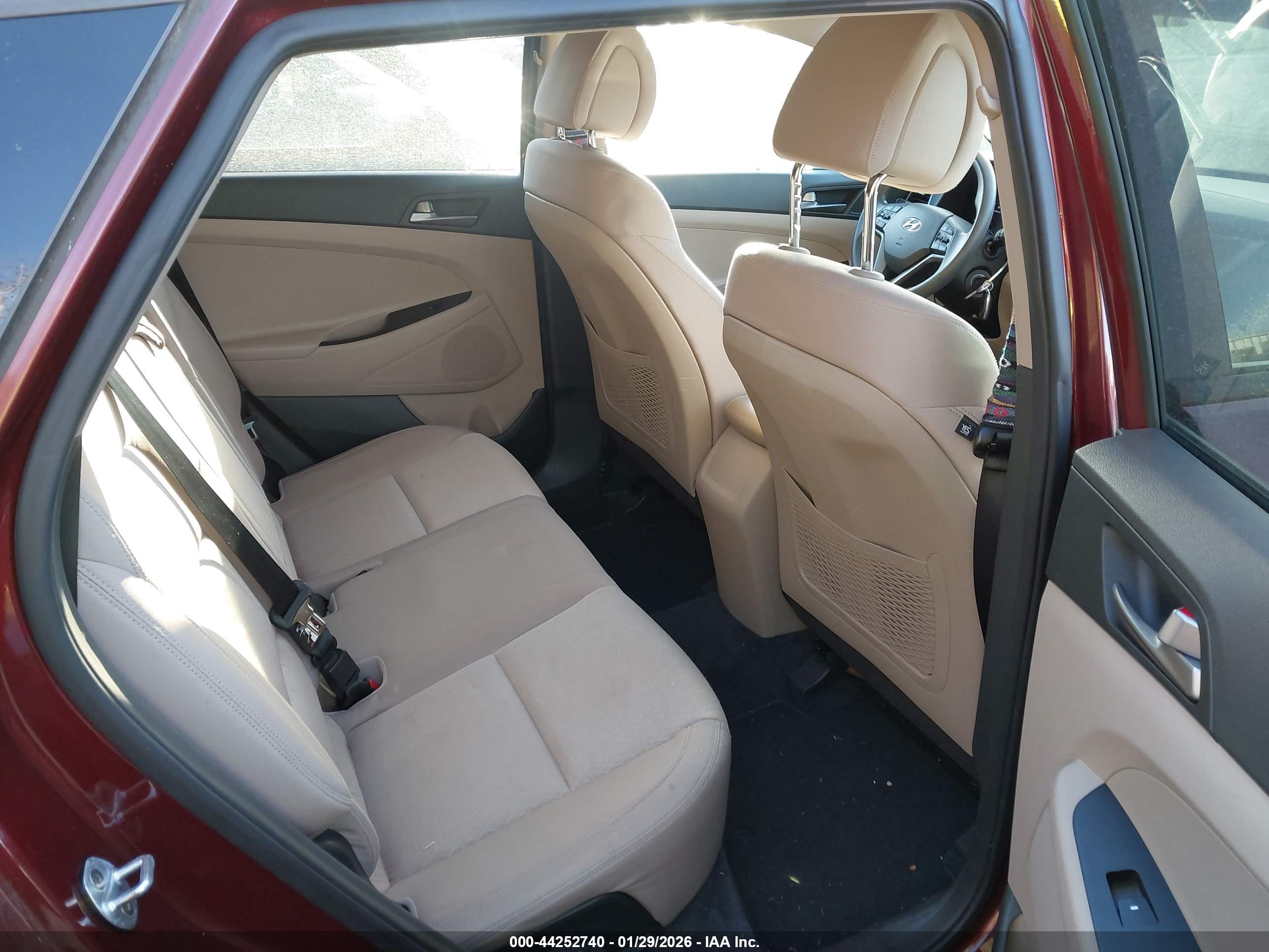 HYUNDAI TUCSON image 8