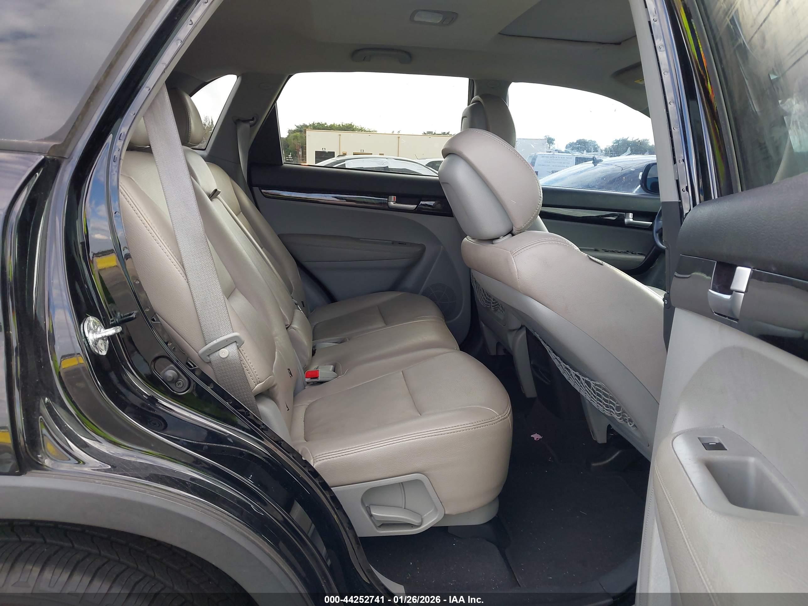 KIA SORENTO image 8