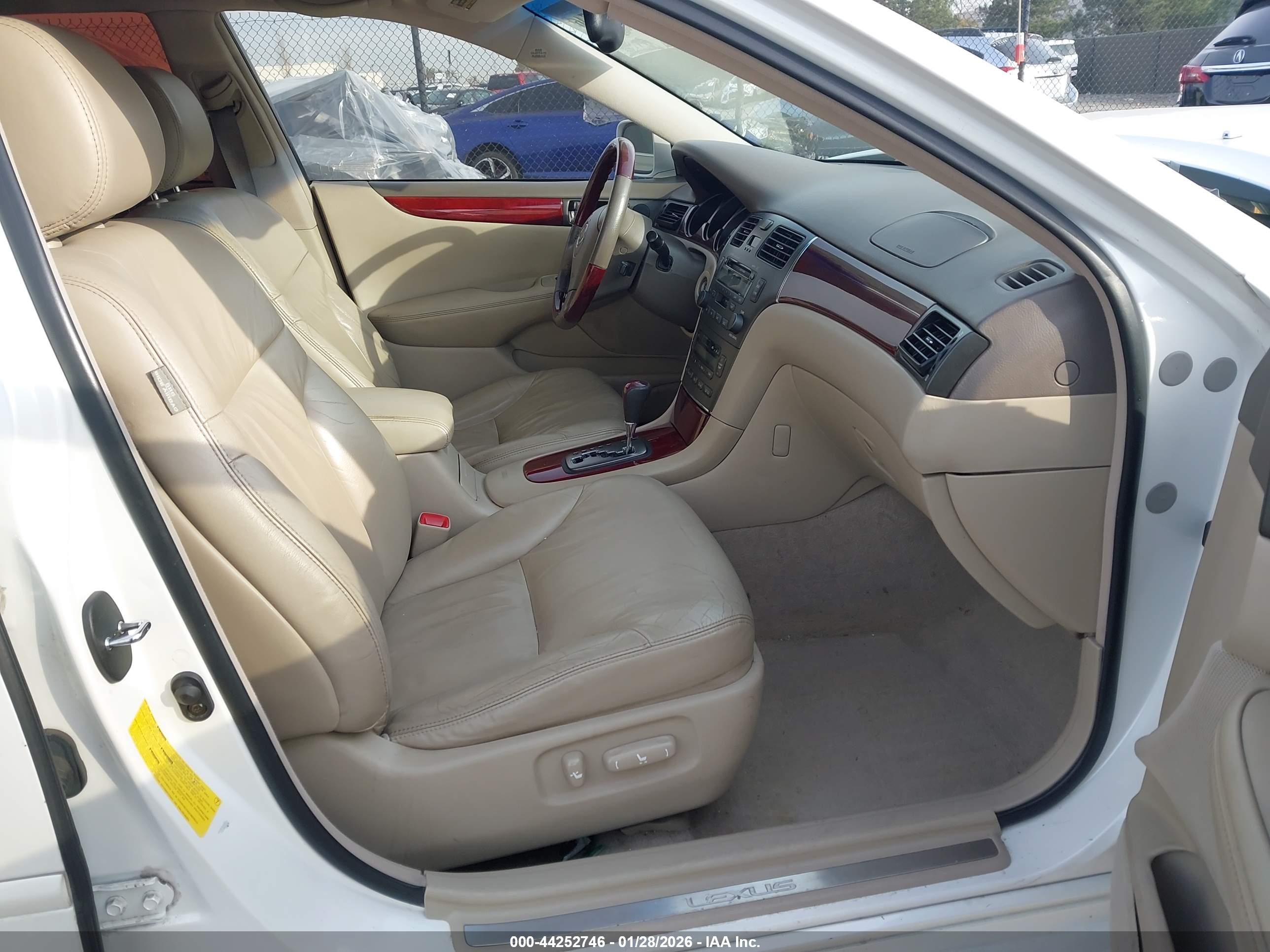 LEXUS ES image 5