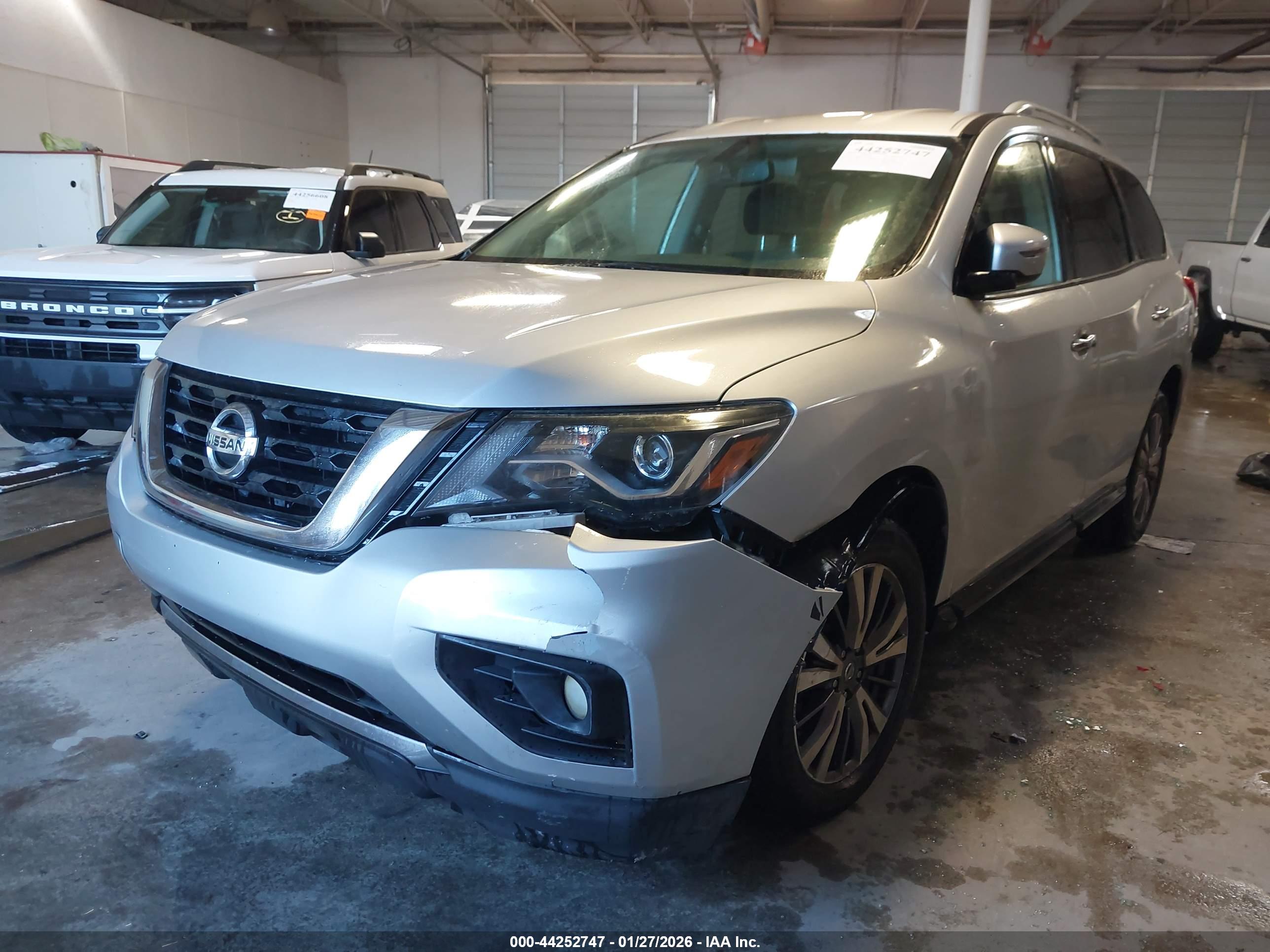 NISSAN PATHFINDER image 2