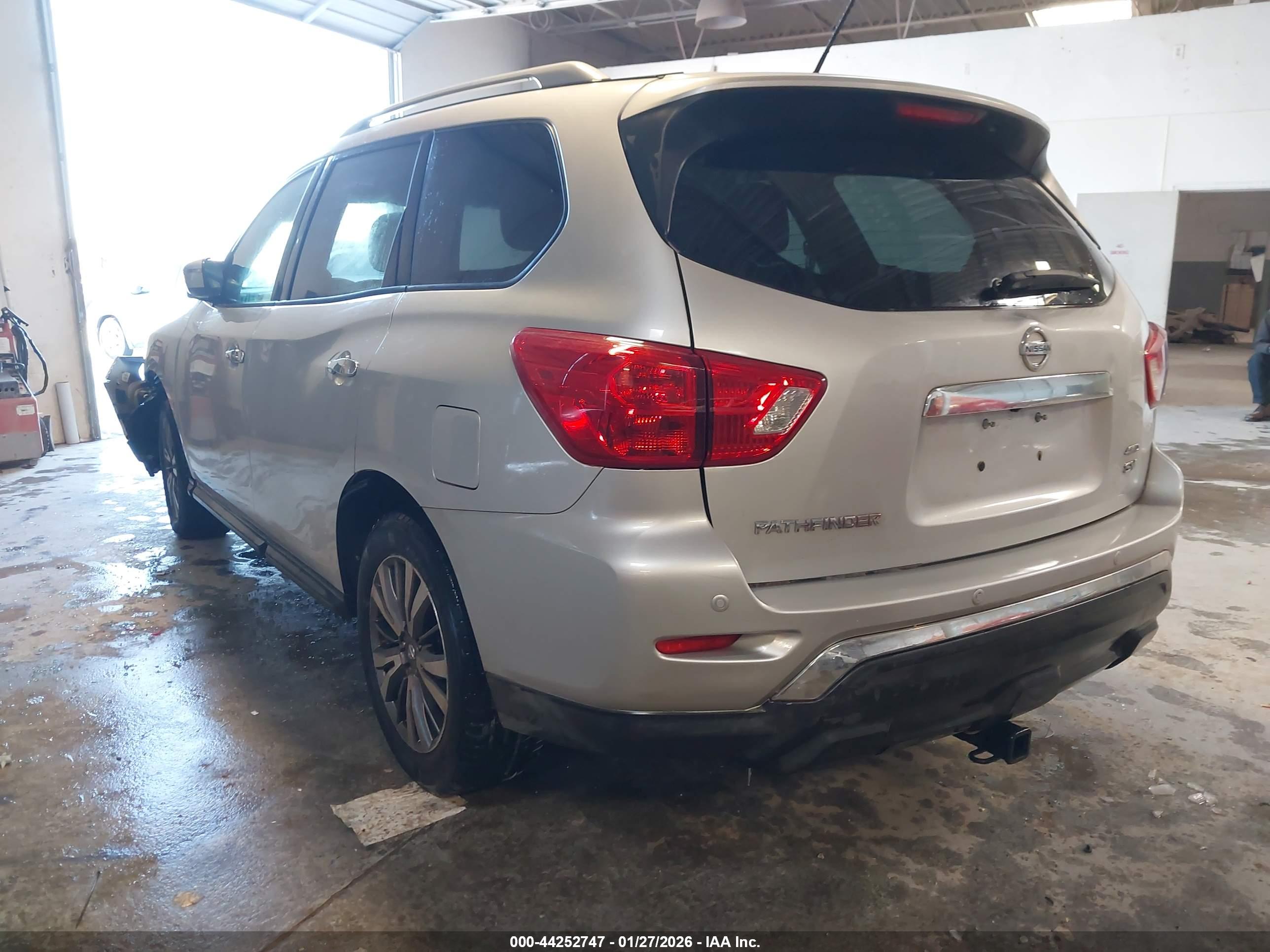 NISSAN PATHFINDER image 3