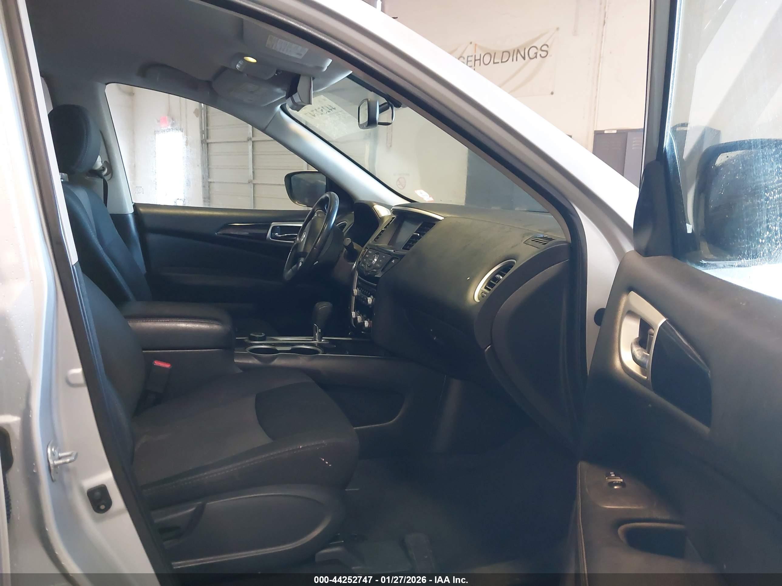 NISSAN PATHFINDER image 5