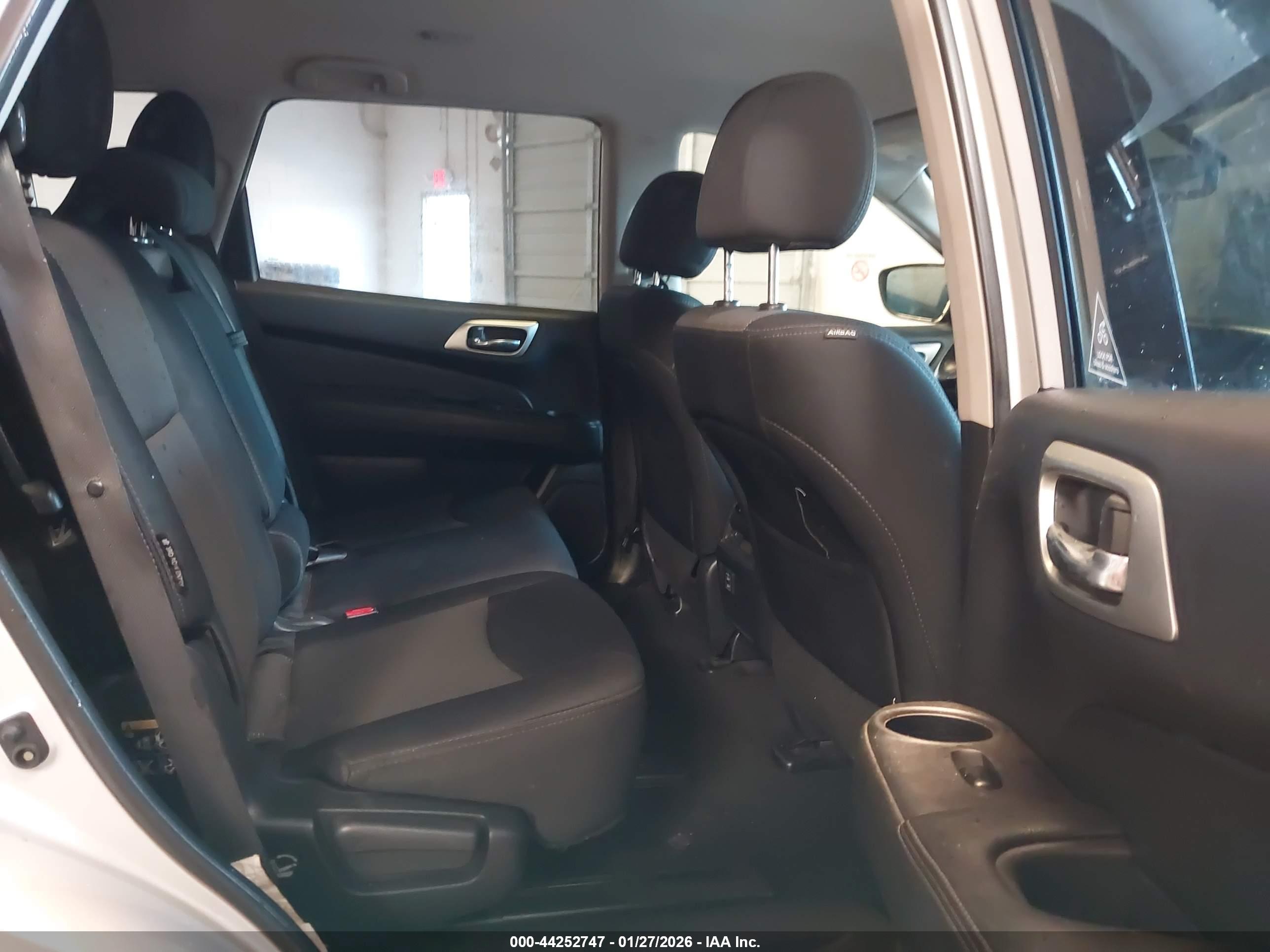 NISSAN PATHFINDER image 8