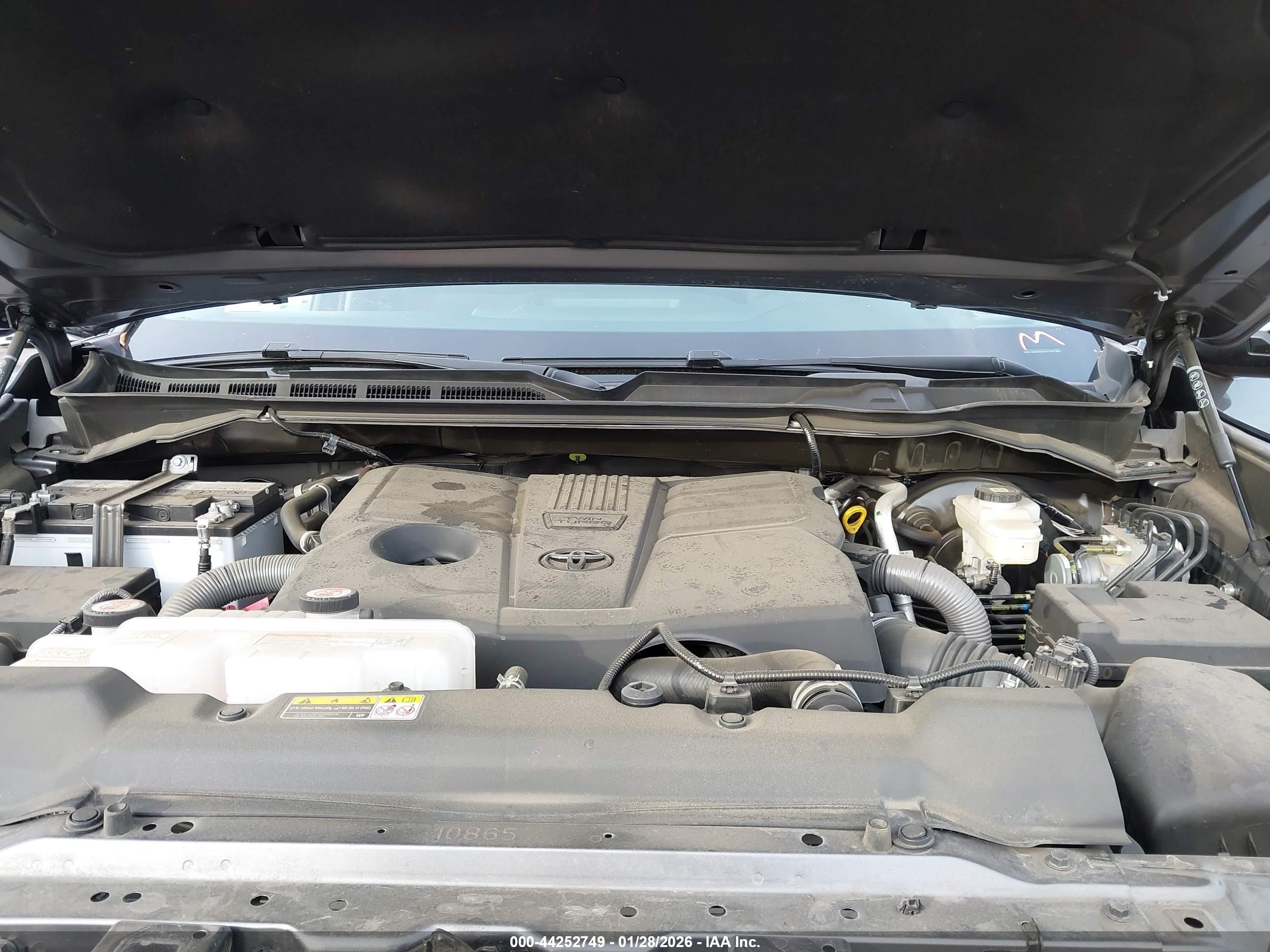 TOYOTA TUNDRA image 10