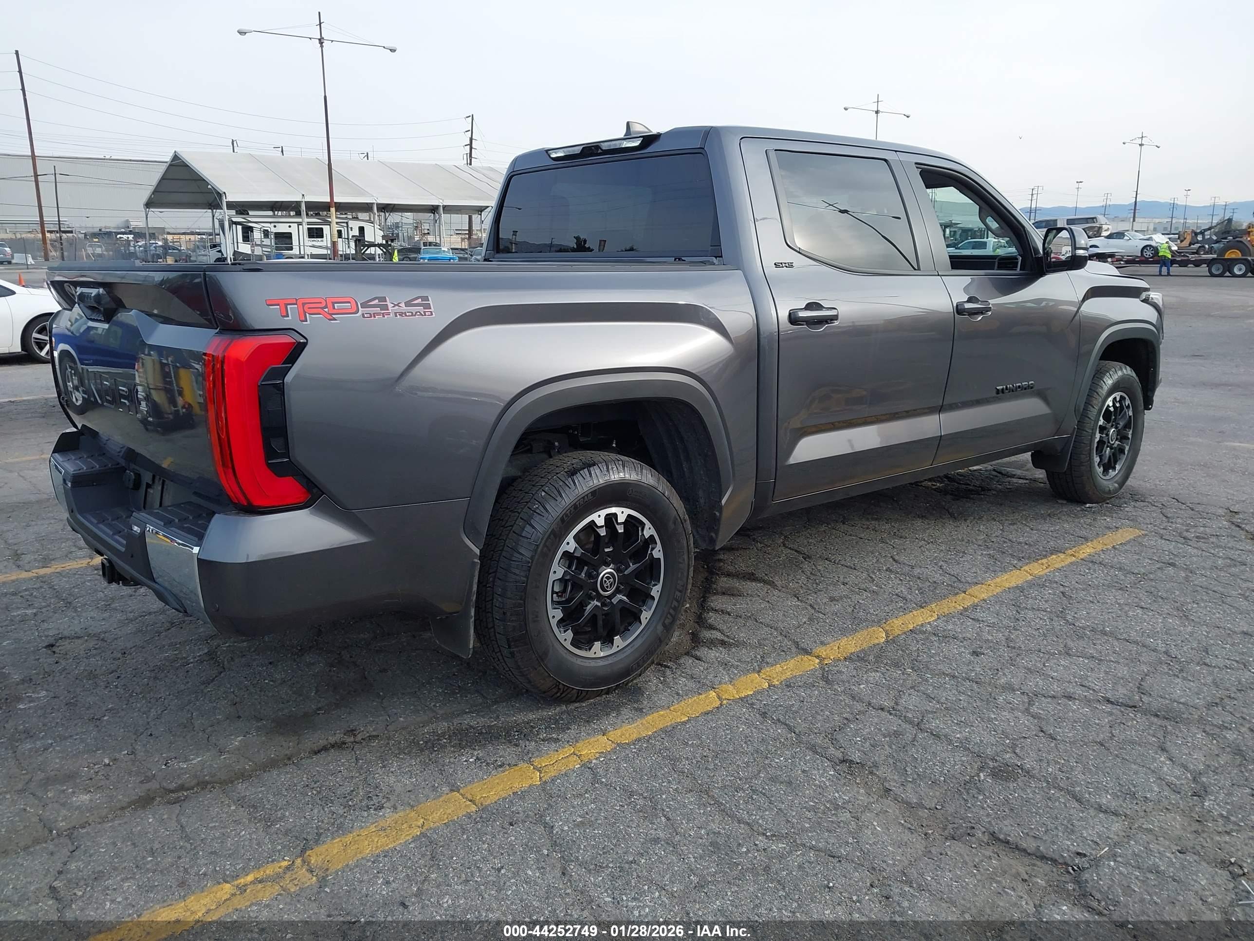 TOYOTA TUNDRA image 4