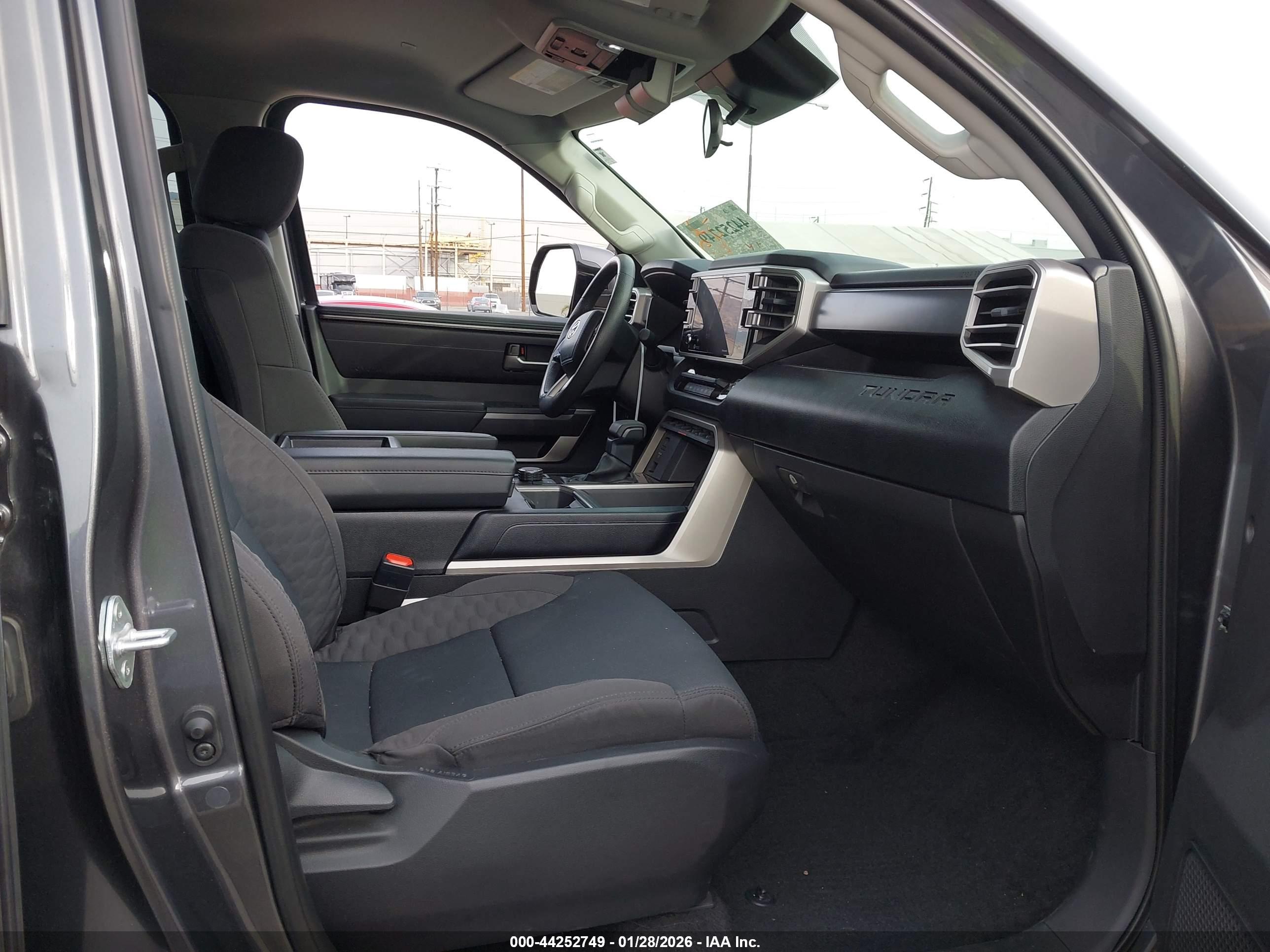 TOYOTA TUNDRA image 5