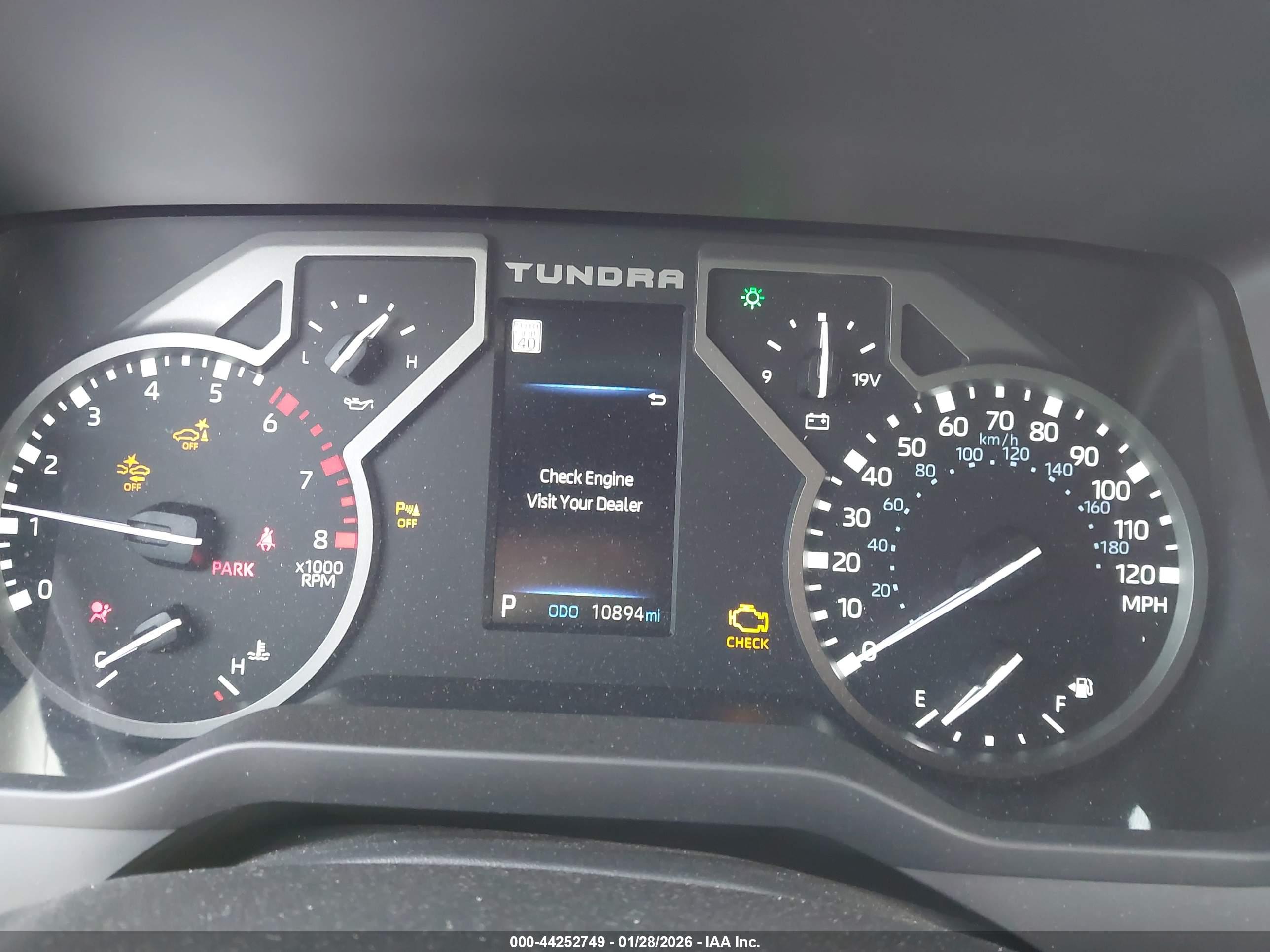 TOYOTA TUNDRA image 7