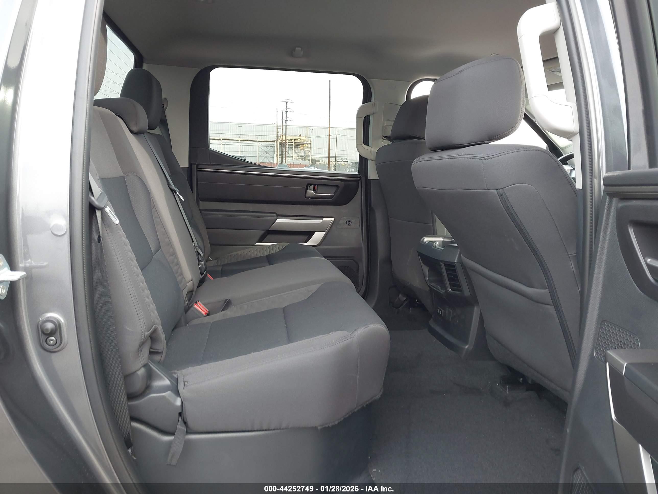 TOYOTA TUNDRA image 8