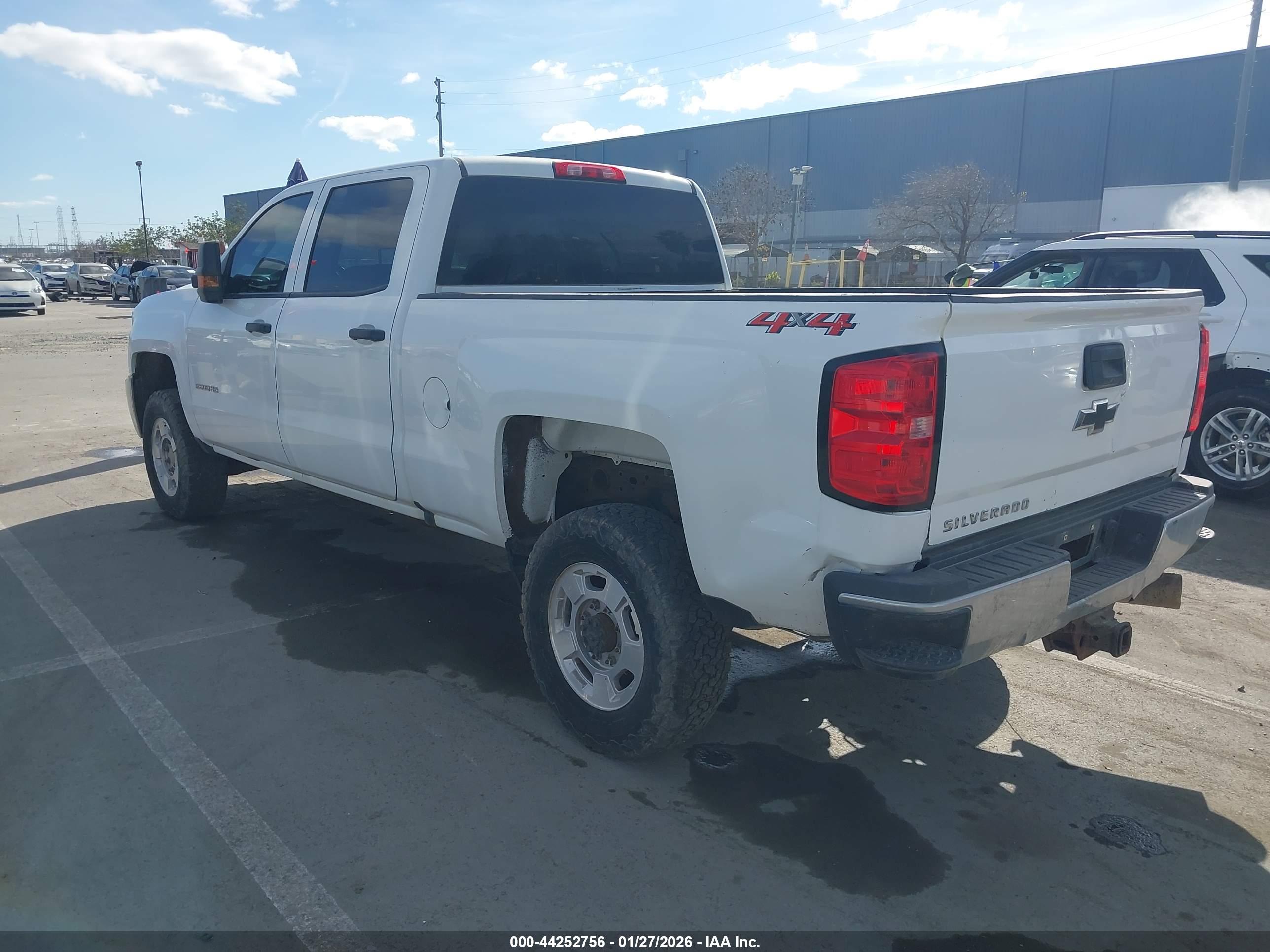 CHEVROLET SILVERADO image 3