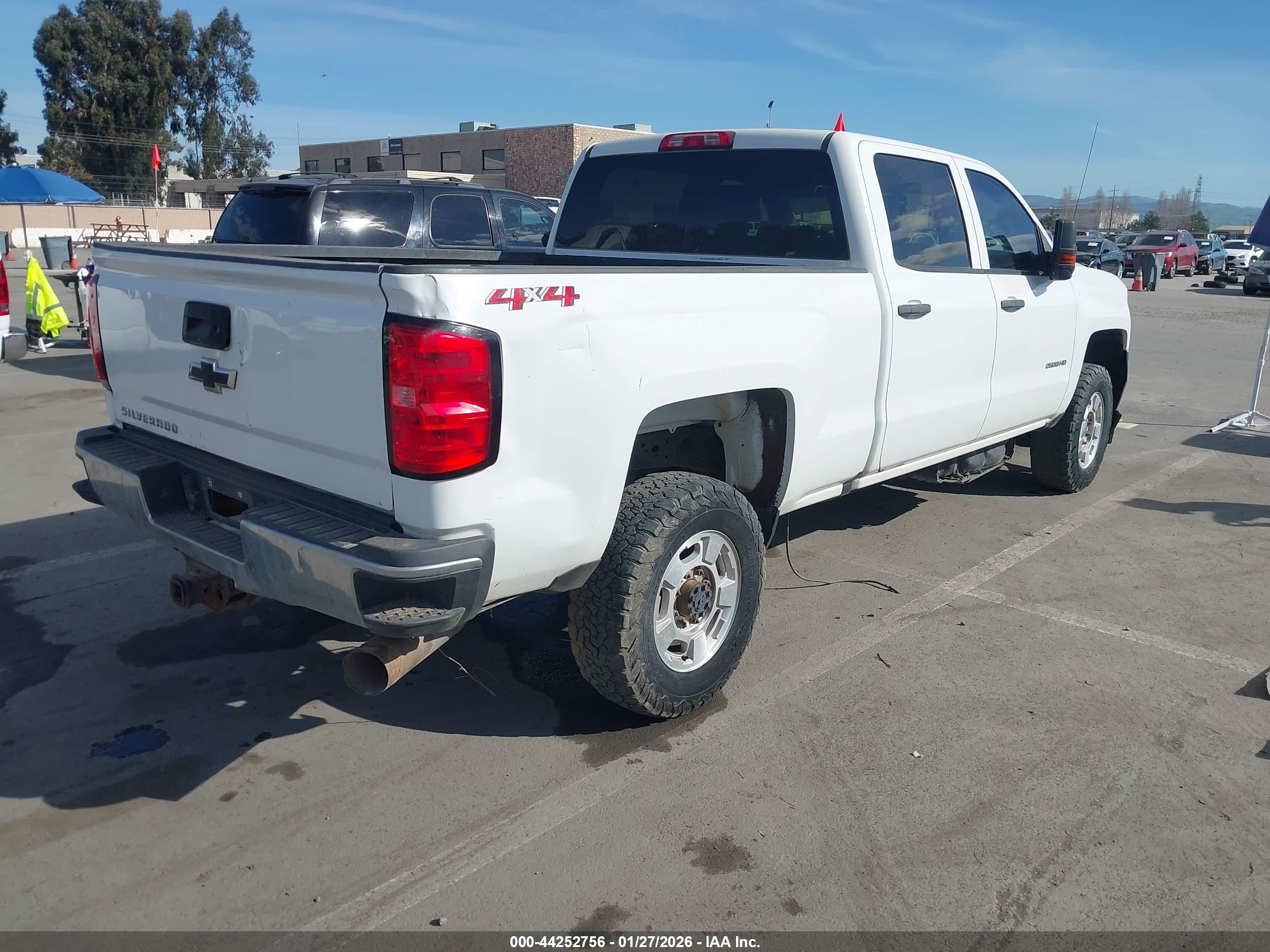 CHEVROLET SILVERADO image 4