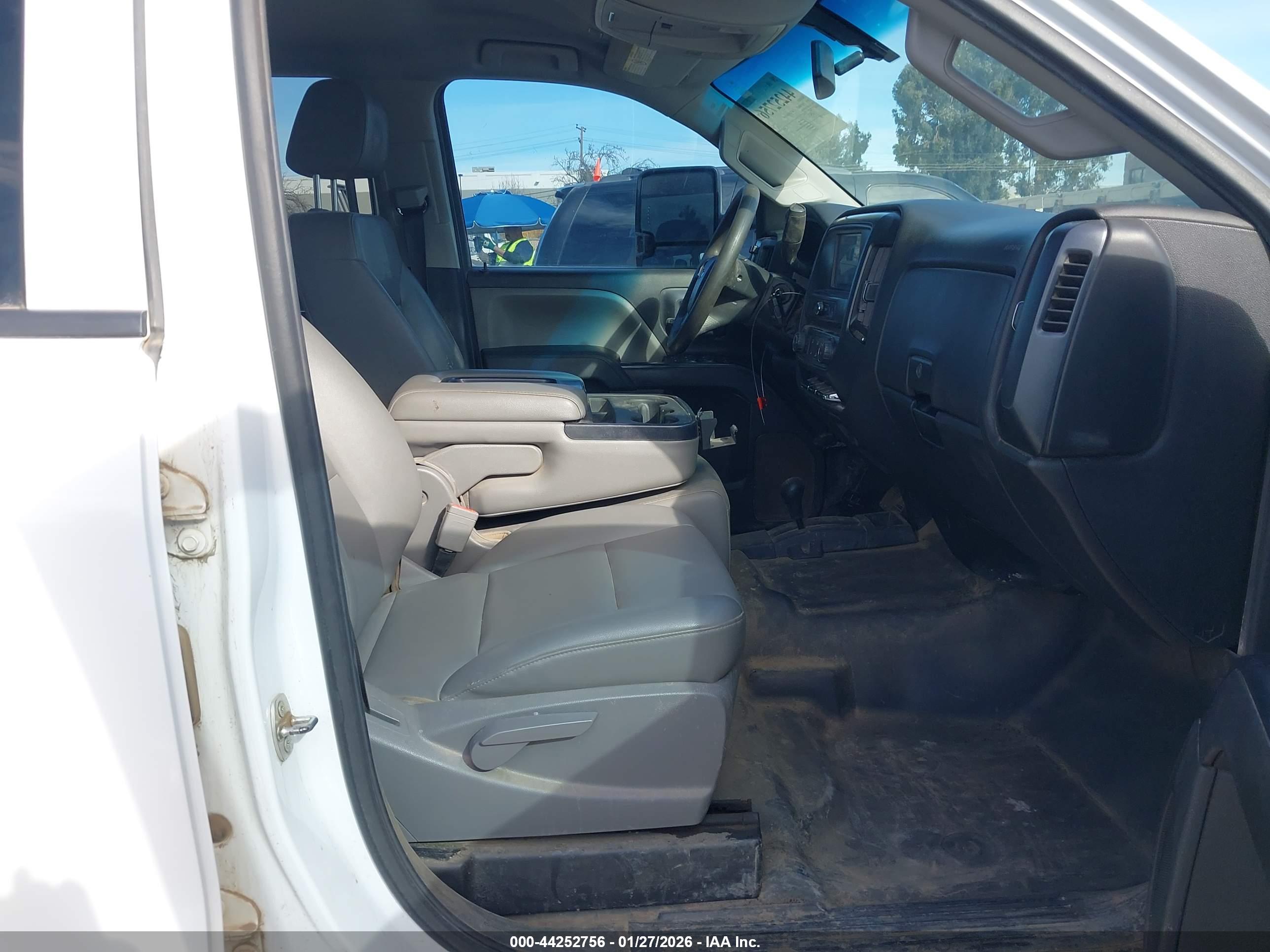 CHEVROLET SILVERADO image 5