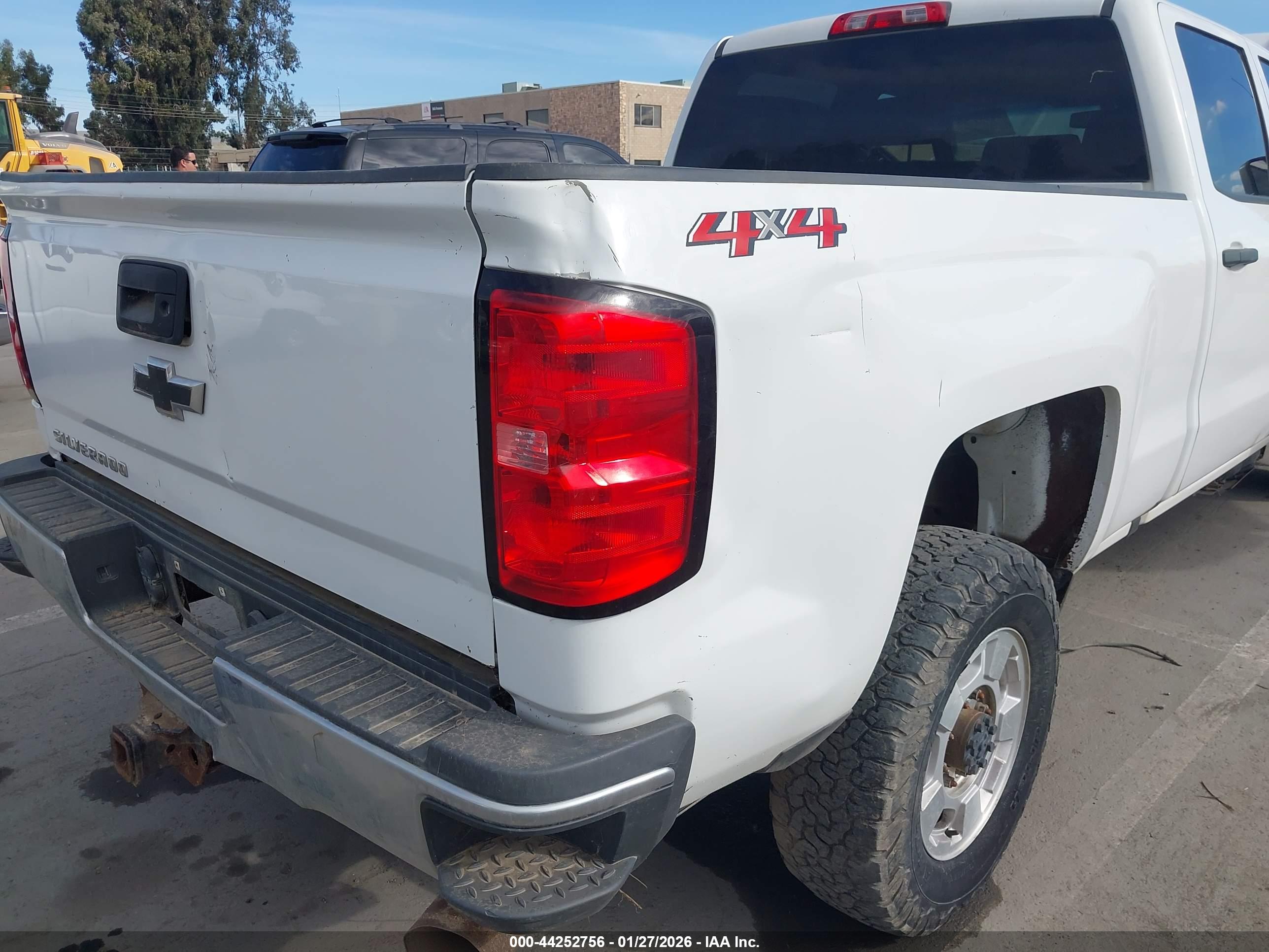 CHEVROLET SILVERADO image 6