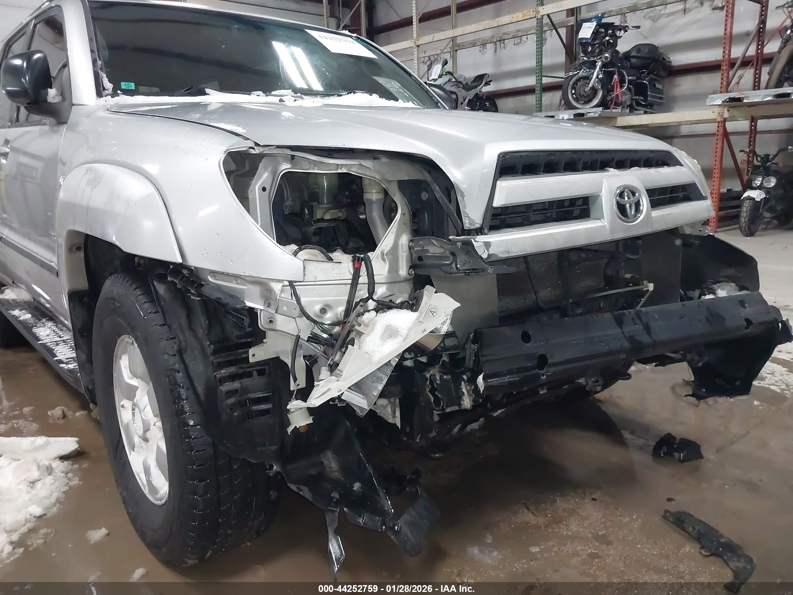 TOYOTA 4RUNNER image 6