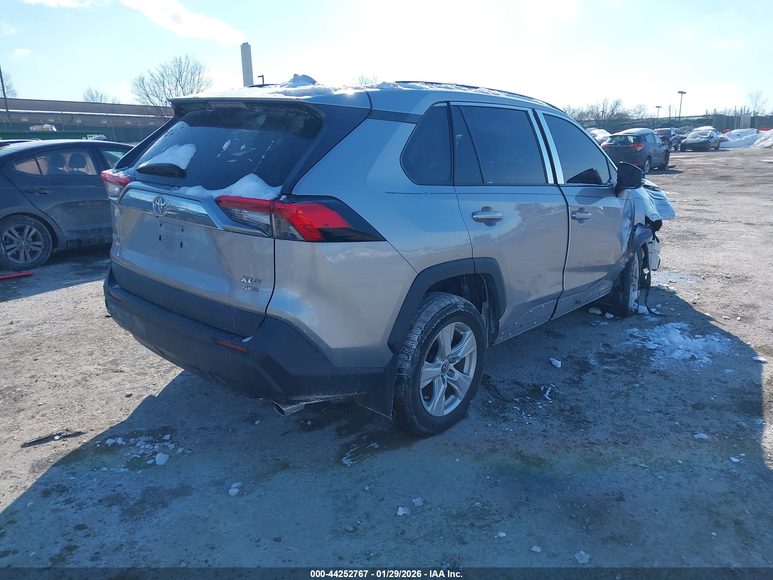 TOYOTA RAV4 image 4